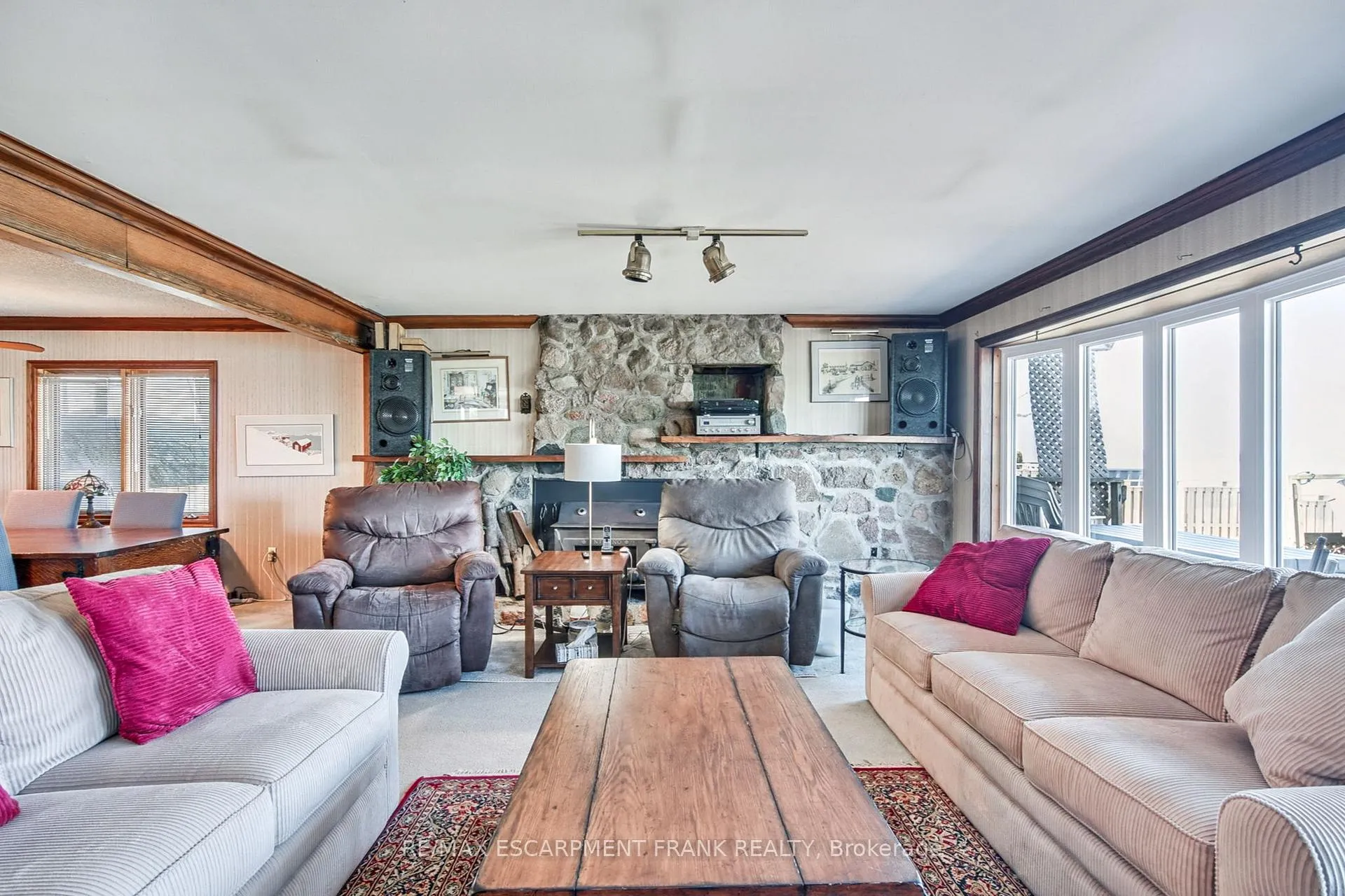 Photo 23 of 56 Seabreeze Crescent, Hamilton, Stoney Creek — HOMEH