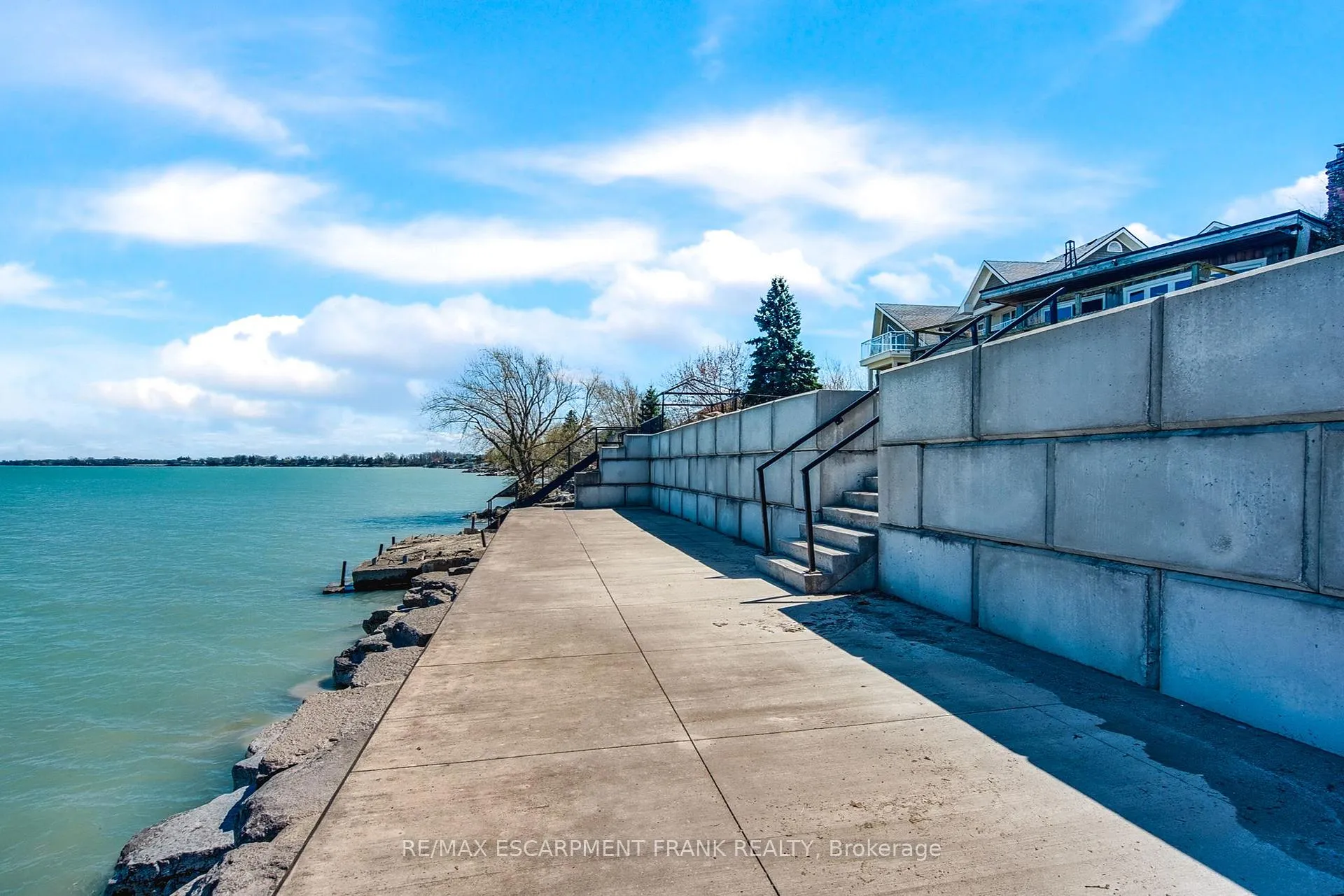 Photo 33 of 56 Seabreeze Crescent, Hamilton, Stoney Creek — HOMEH