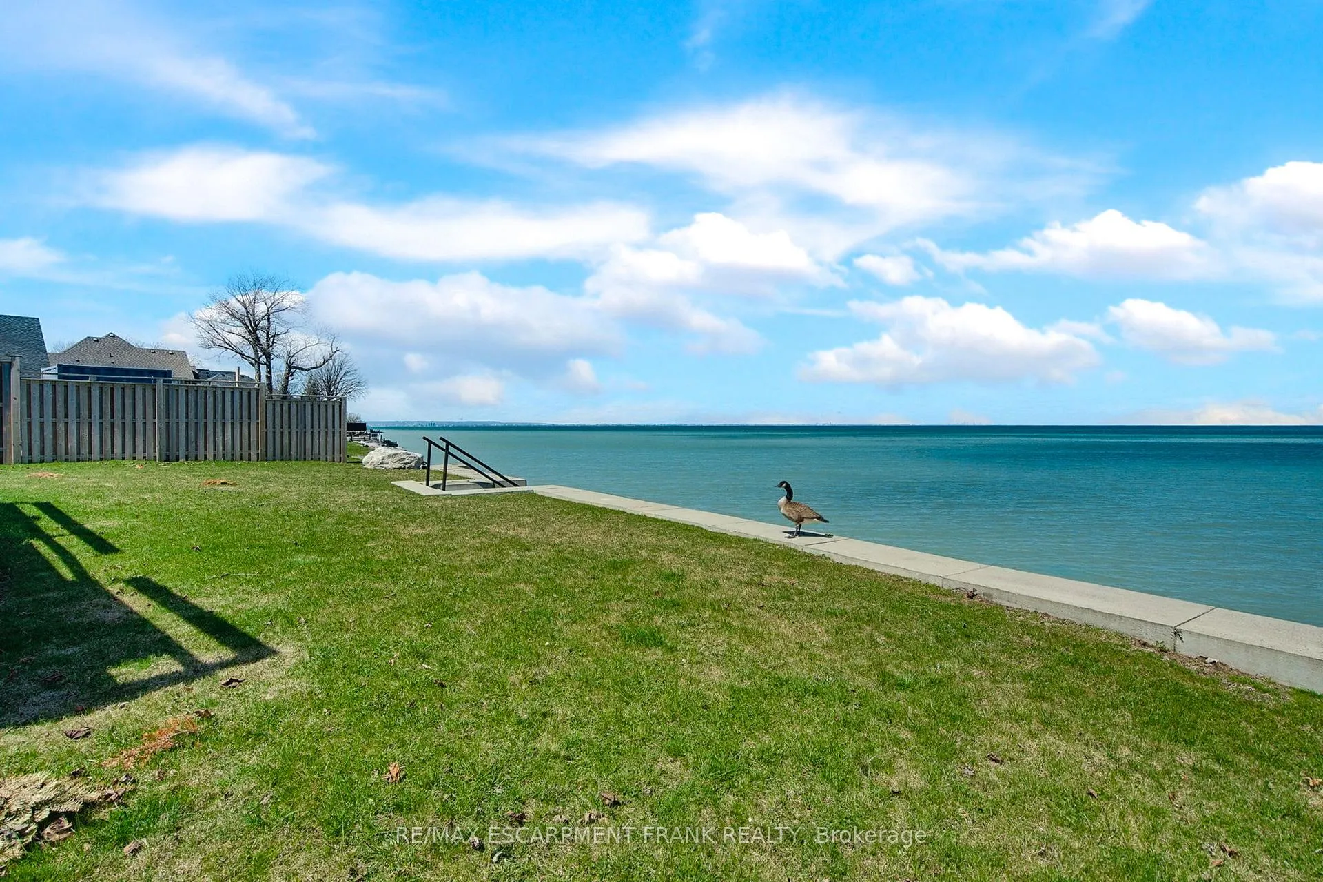 Photo 36 of 56 Seabreeze Crescent, Hamilton, Stoney Creek — HOMEH