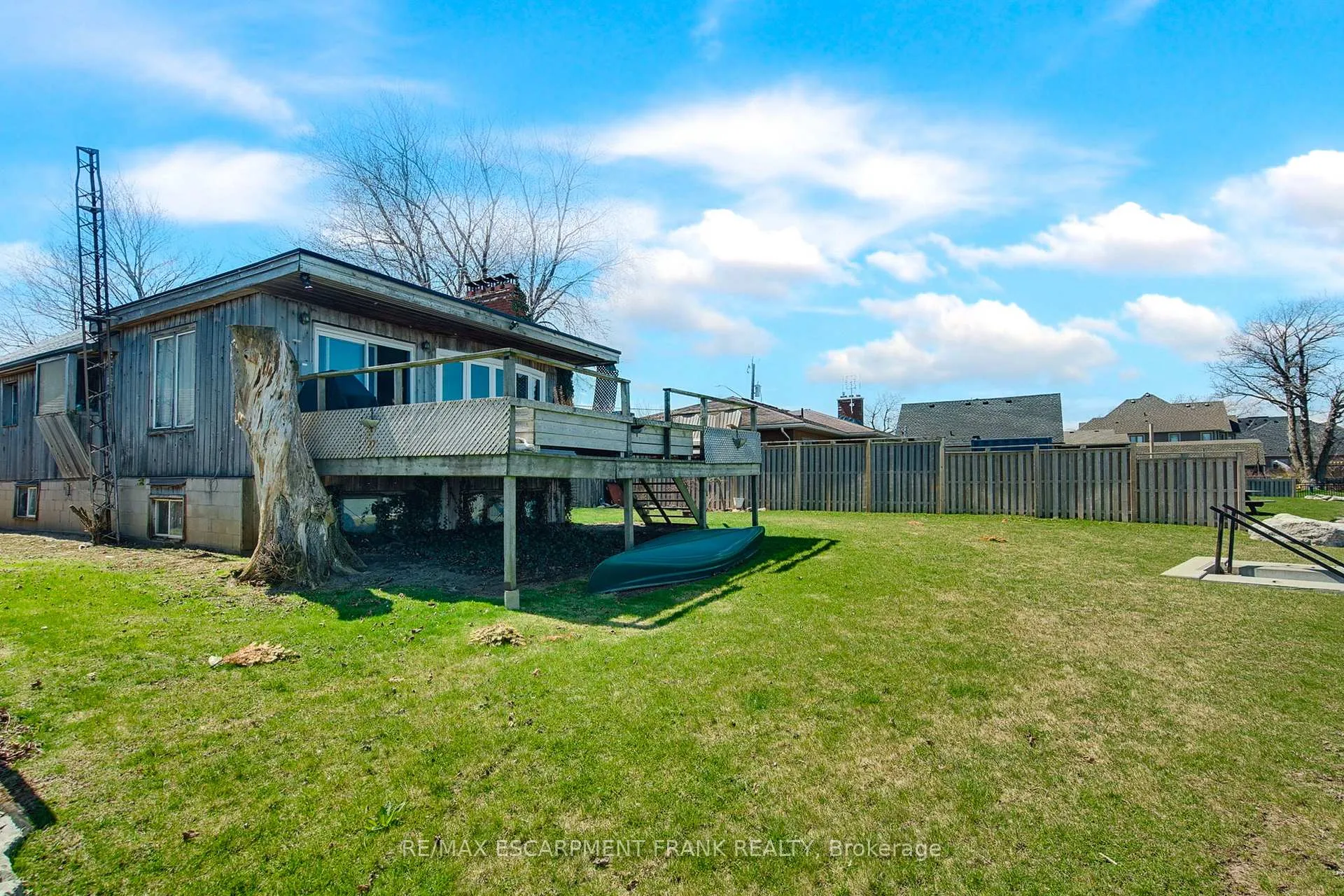 Photo 37 of 56 Seabreeze Crescent, Hamilton, Stoney Creek — HOMEH