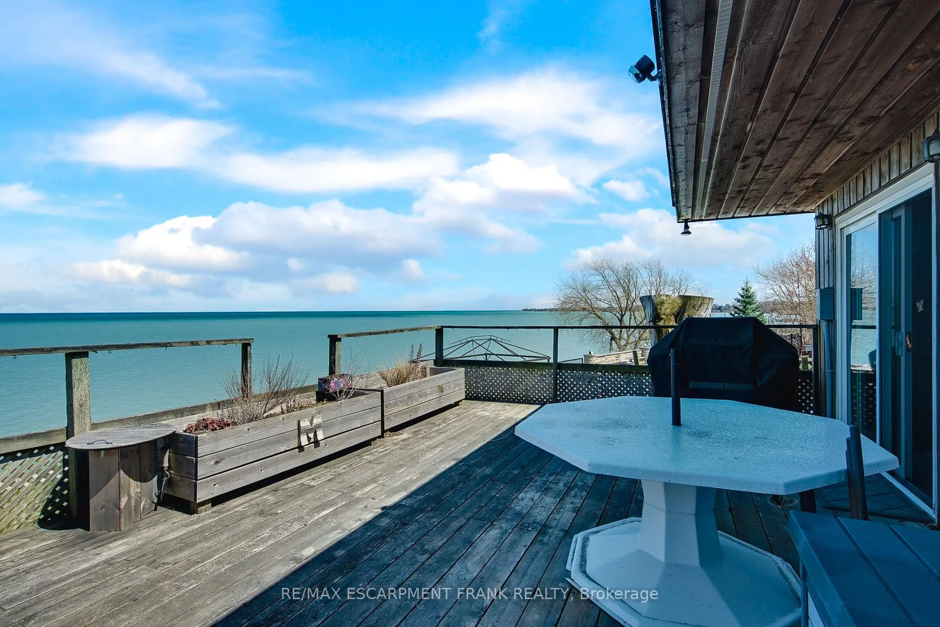 Photo 39 of 56 Seabreeze Crescent, Hamilton, Stoney Creek — HOMEH