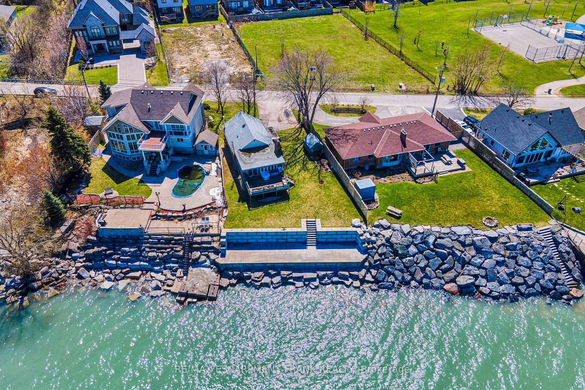 Photo 45 of 56 Seabreeze Crescent, Hamilton, Stoney Creek — HOMEH