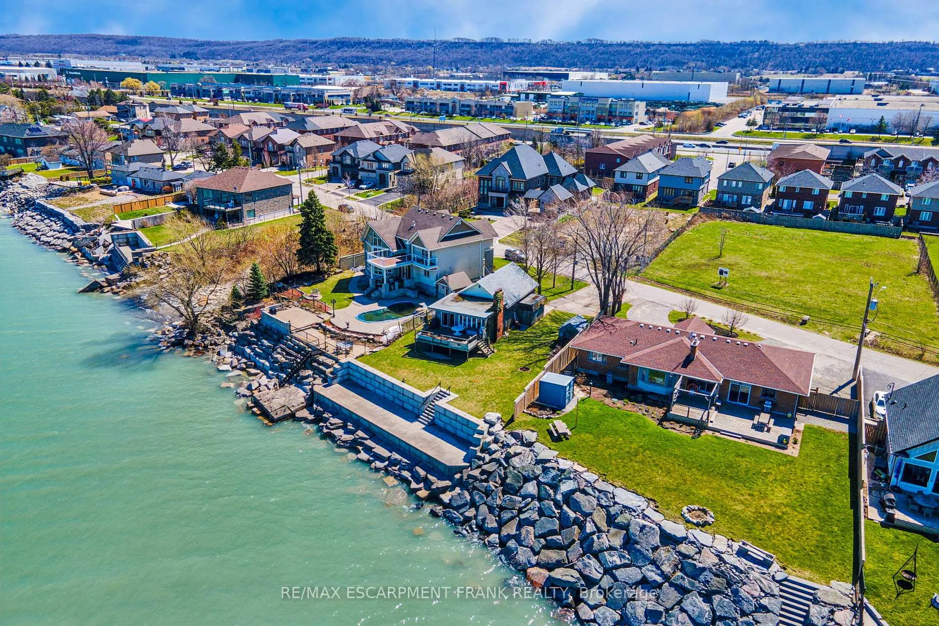 Photo 46 of 56 Seabreeze Crescent, Hamilton, Stoney Creek — HOMEH