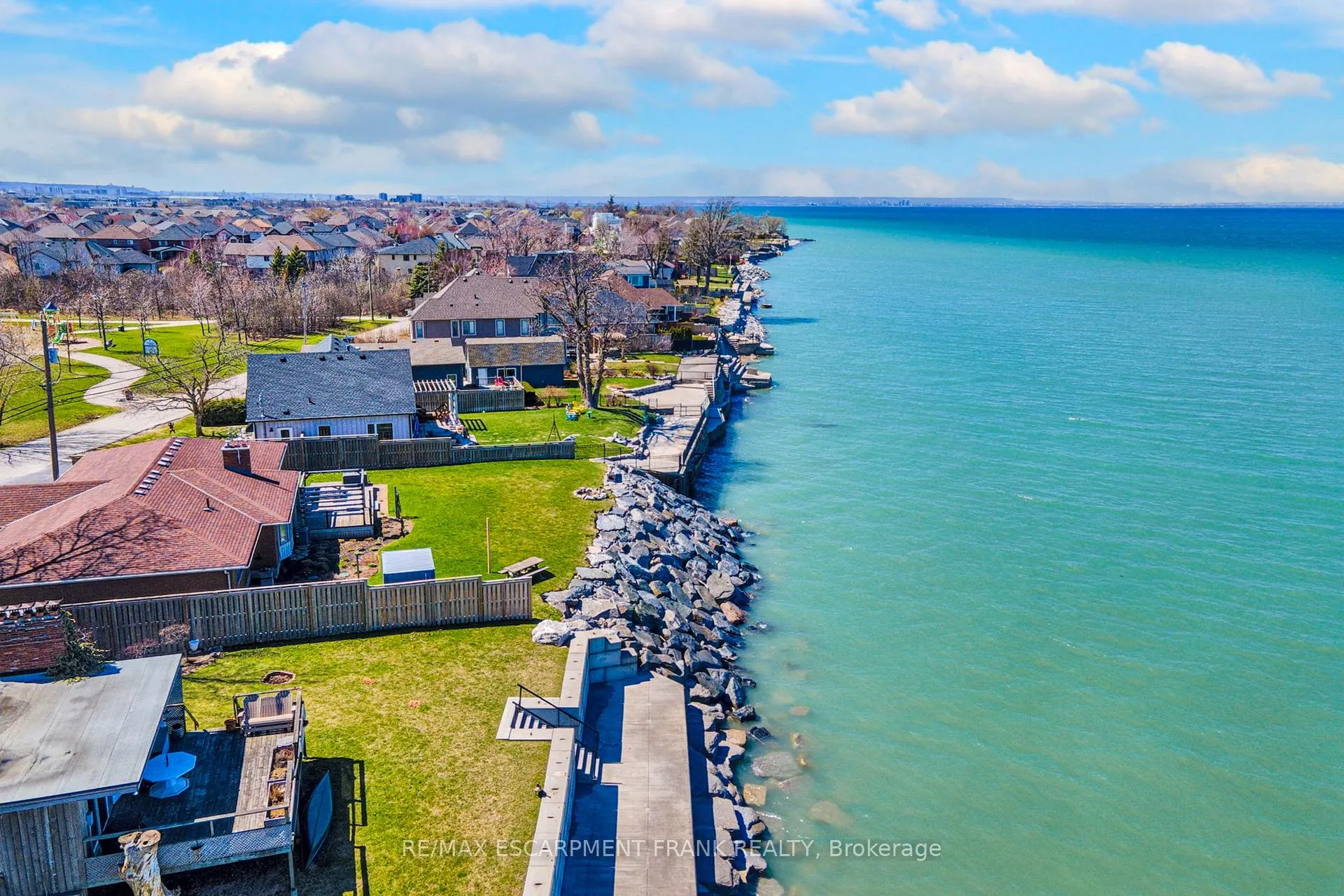Photo 47 of 56 Seabreeze Crescent, Hamilton, Stoney Creek — HOMEH