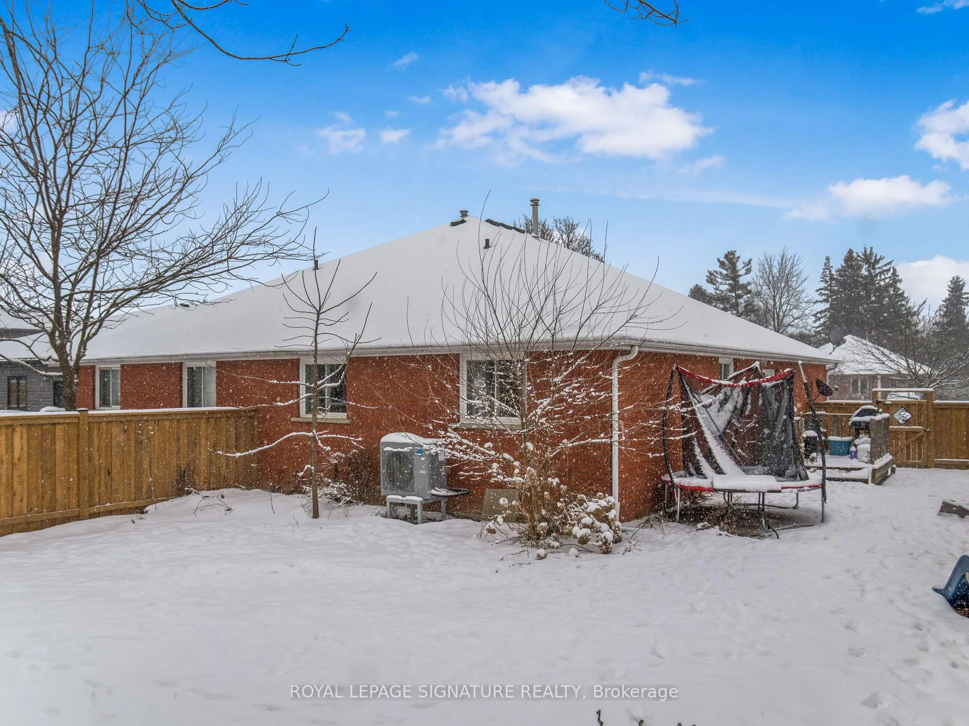 Photo 2 of 9 Hawk Street, Brant, South Dumfries — HOMEH
