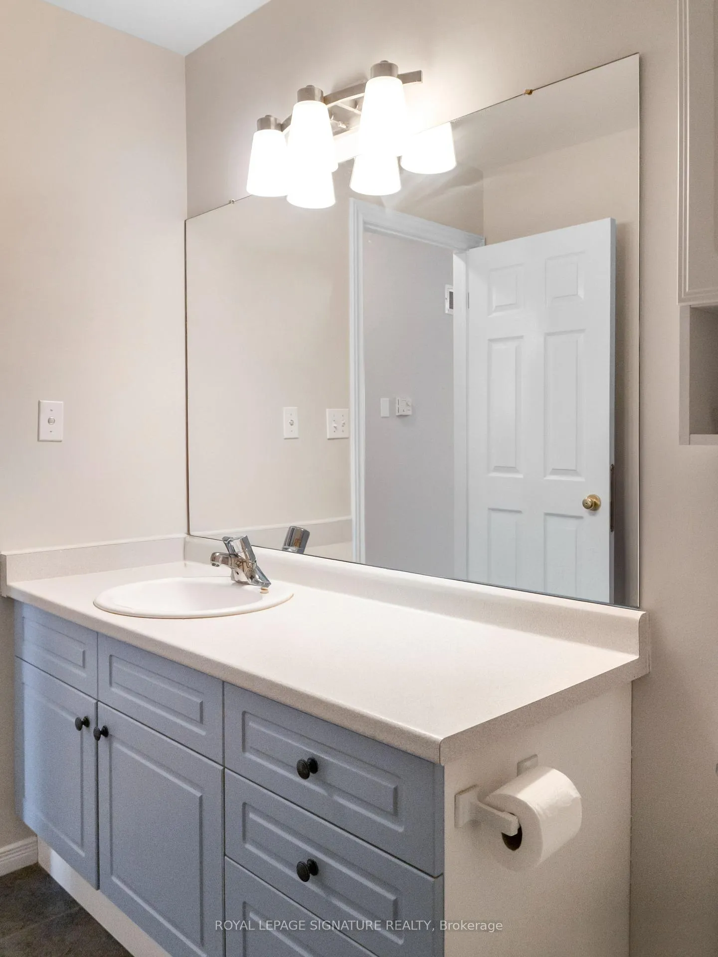 Photo 9 of 9 Hawk Street, Brant, South Dumfries — HOMEH