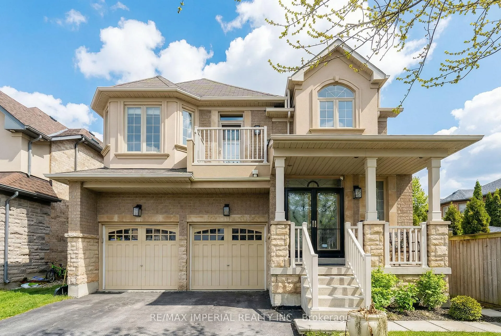 Photo 2 of 2252 Pine Glen Road, Oakville, Westmount — HOMEH