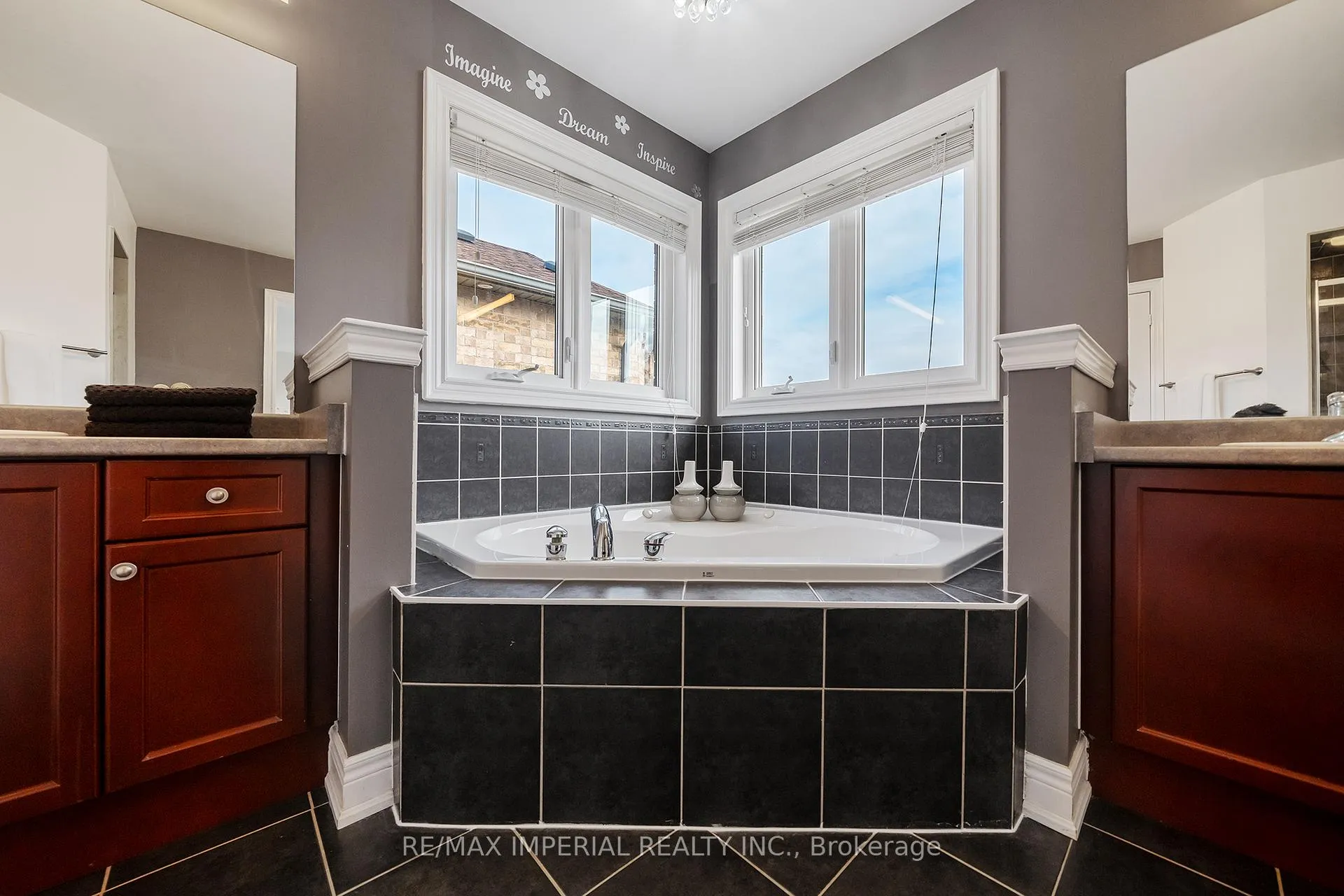 Photo 32 of 2252 Pine Glen Road, Oakville, Westmount — HOMEH