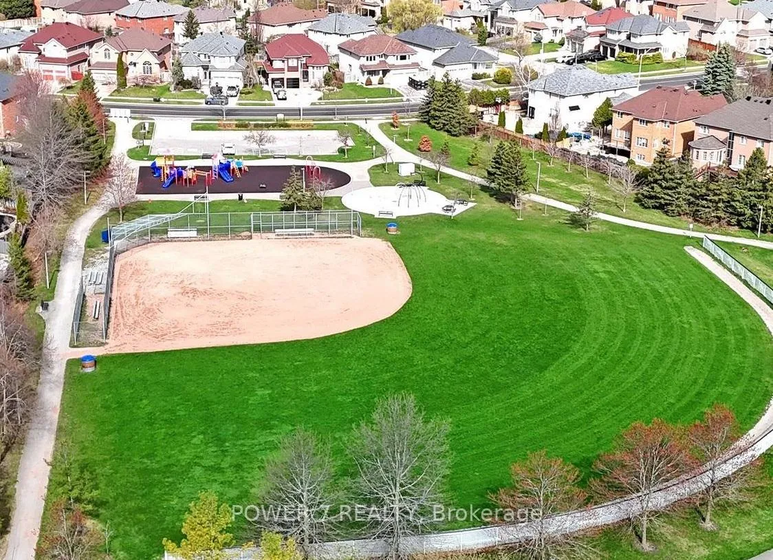 Photo 2 of 101 Boxwood Crescent, Markham, Rouge Fairways — HOMEH
