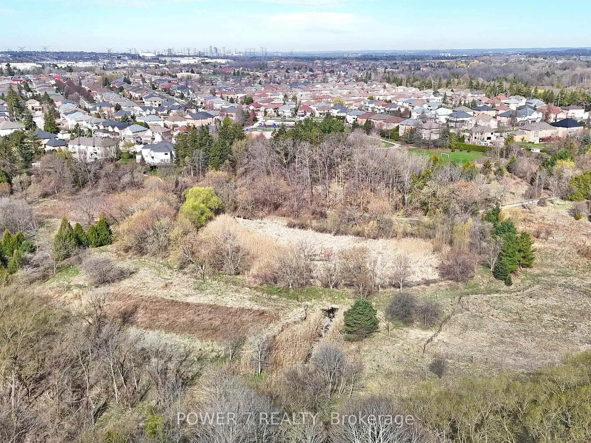 Photo 4 of 101 Boxwood Crescent, Markham, Rouge Fairways — HOMEH