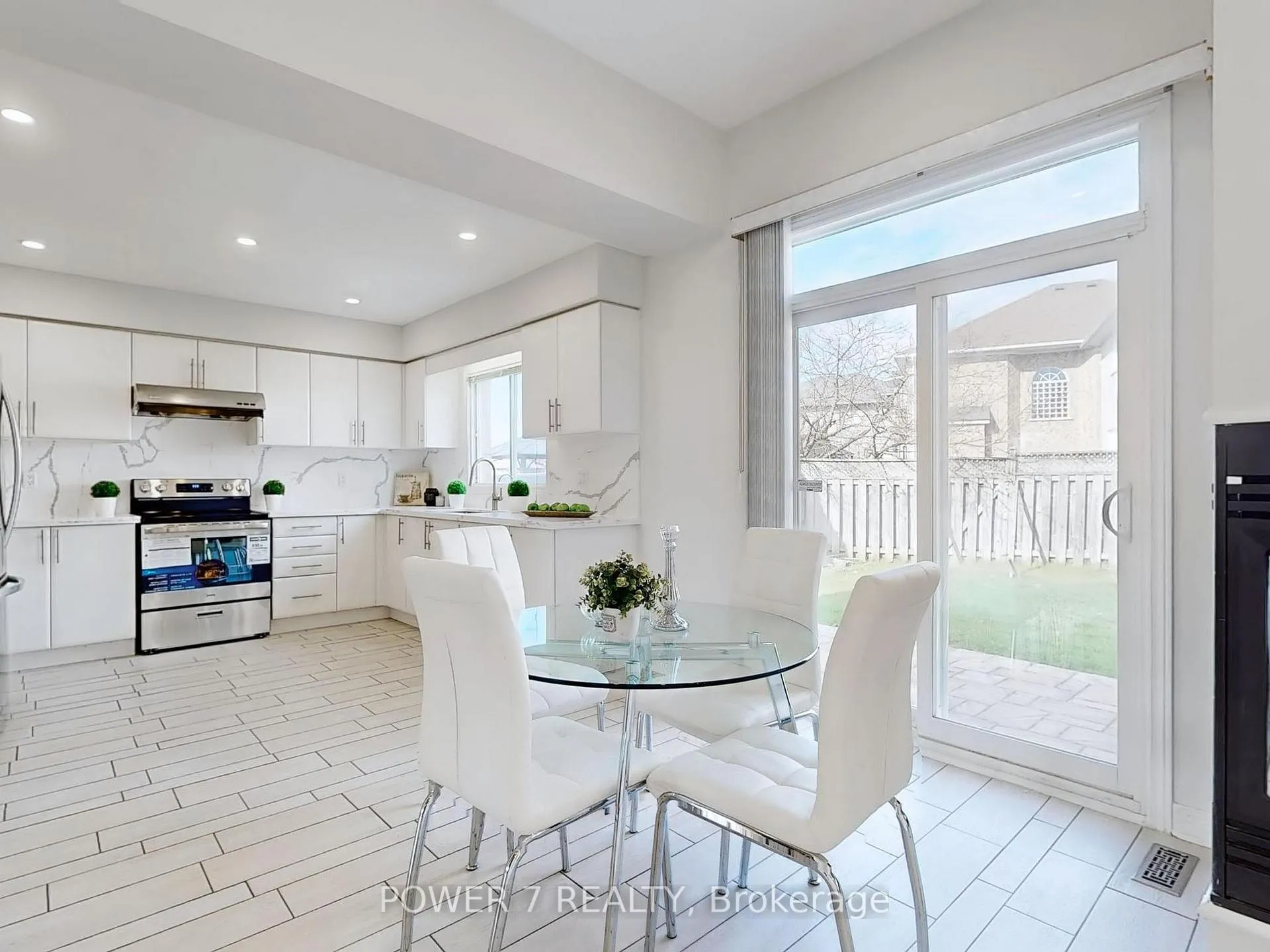 Photo 18 of 101 Boxwood Crescent, Markham, Rouge Fairways — HOMEH