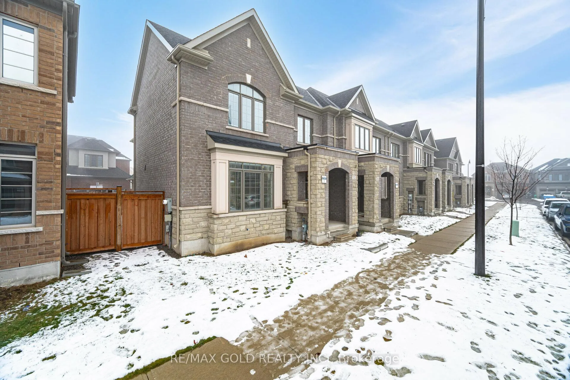 Photo 3 of 52 Block Road, Brampton, Northwest Brampton — HOMEH