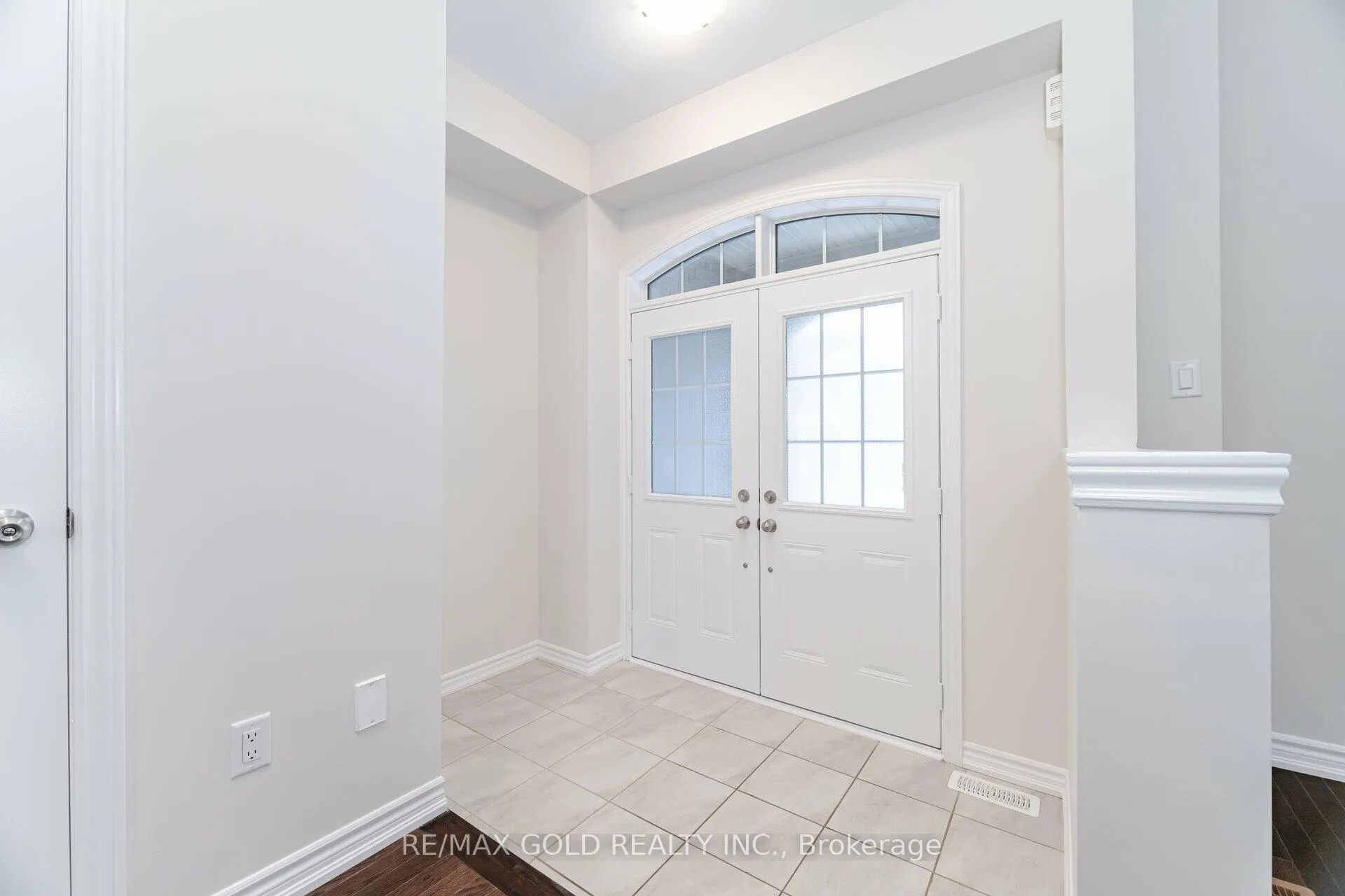 Photo 6 of 52 Block Road, Brampton, Northwest Brampton — HOMEH