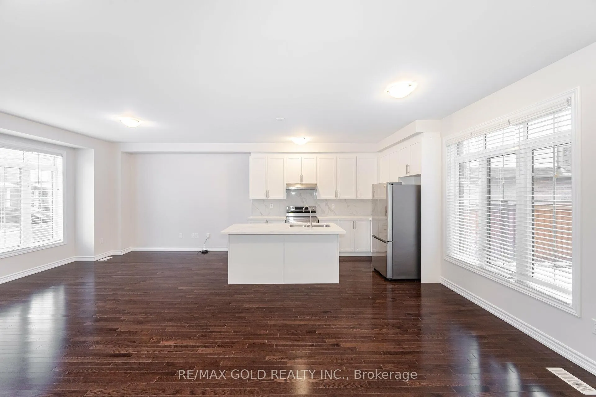 Photo 10 of 52 Block Road, Brampton, Northwest Brampton — HOMEH