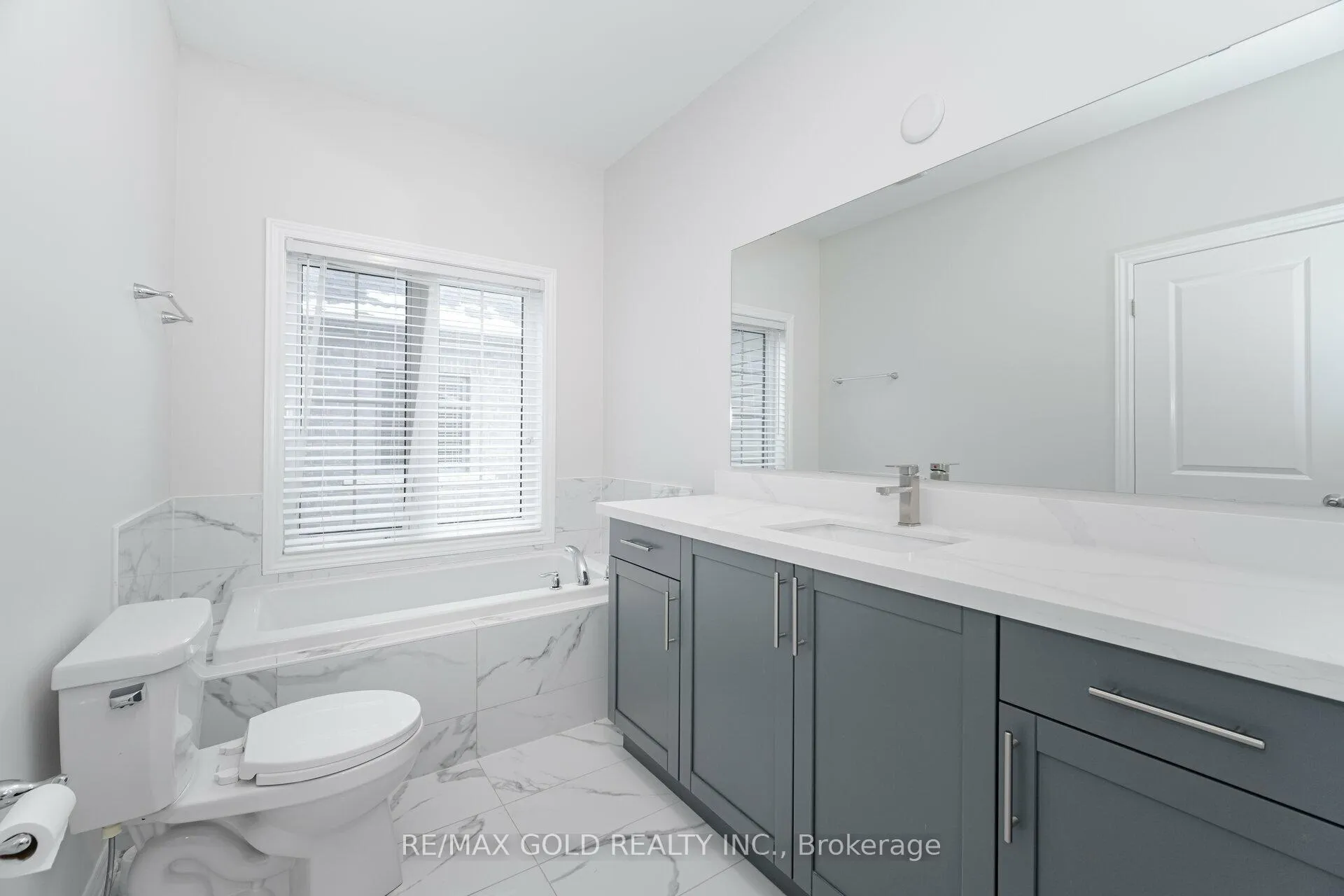 Photo 15 of 52 Block Road, Brampton, Northwest Brampton — HOMEH