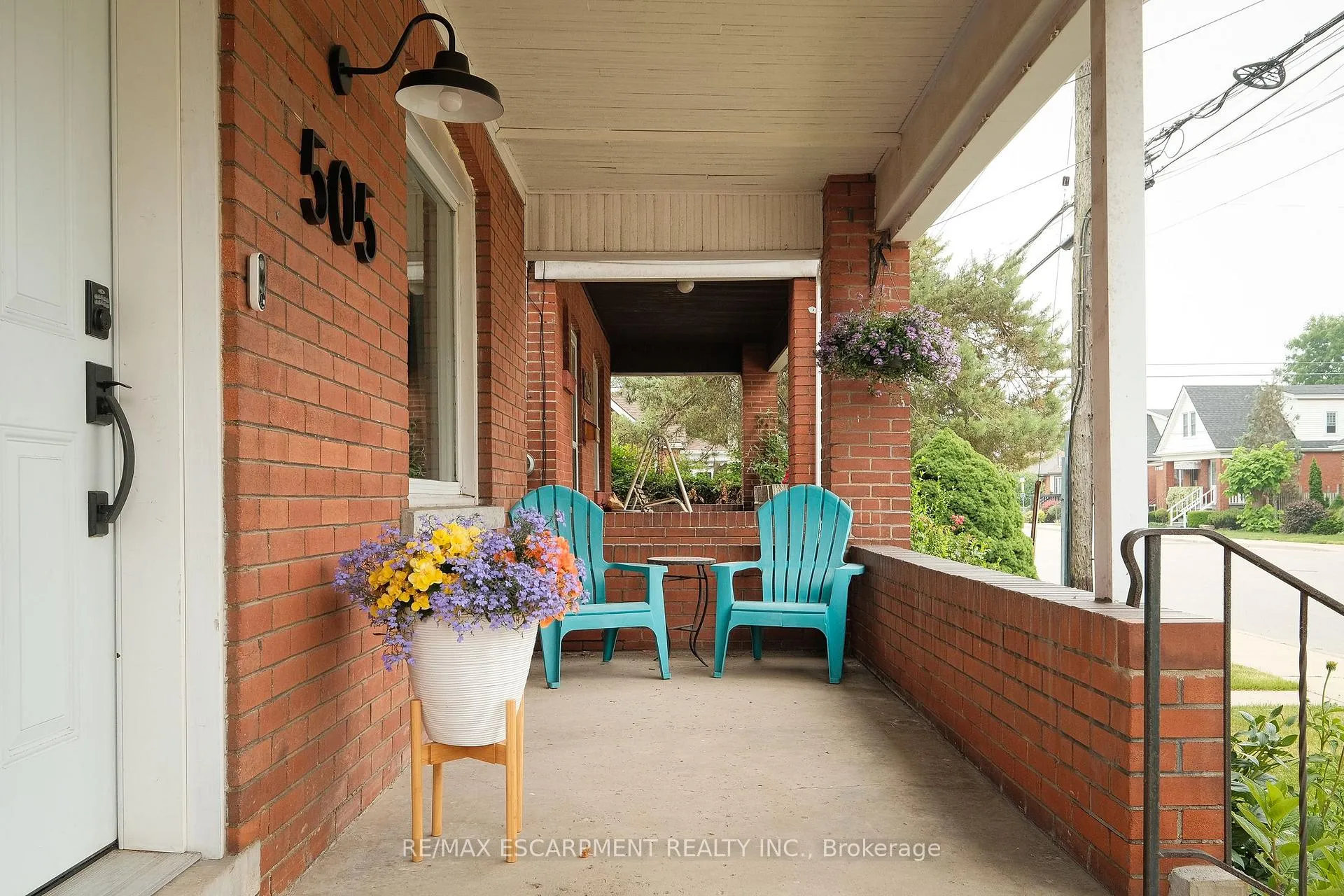 Photo 3 of 505 Queensdale Avenue E, Hamilton, Eastmount — HOMEH