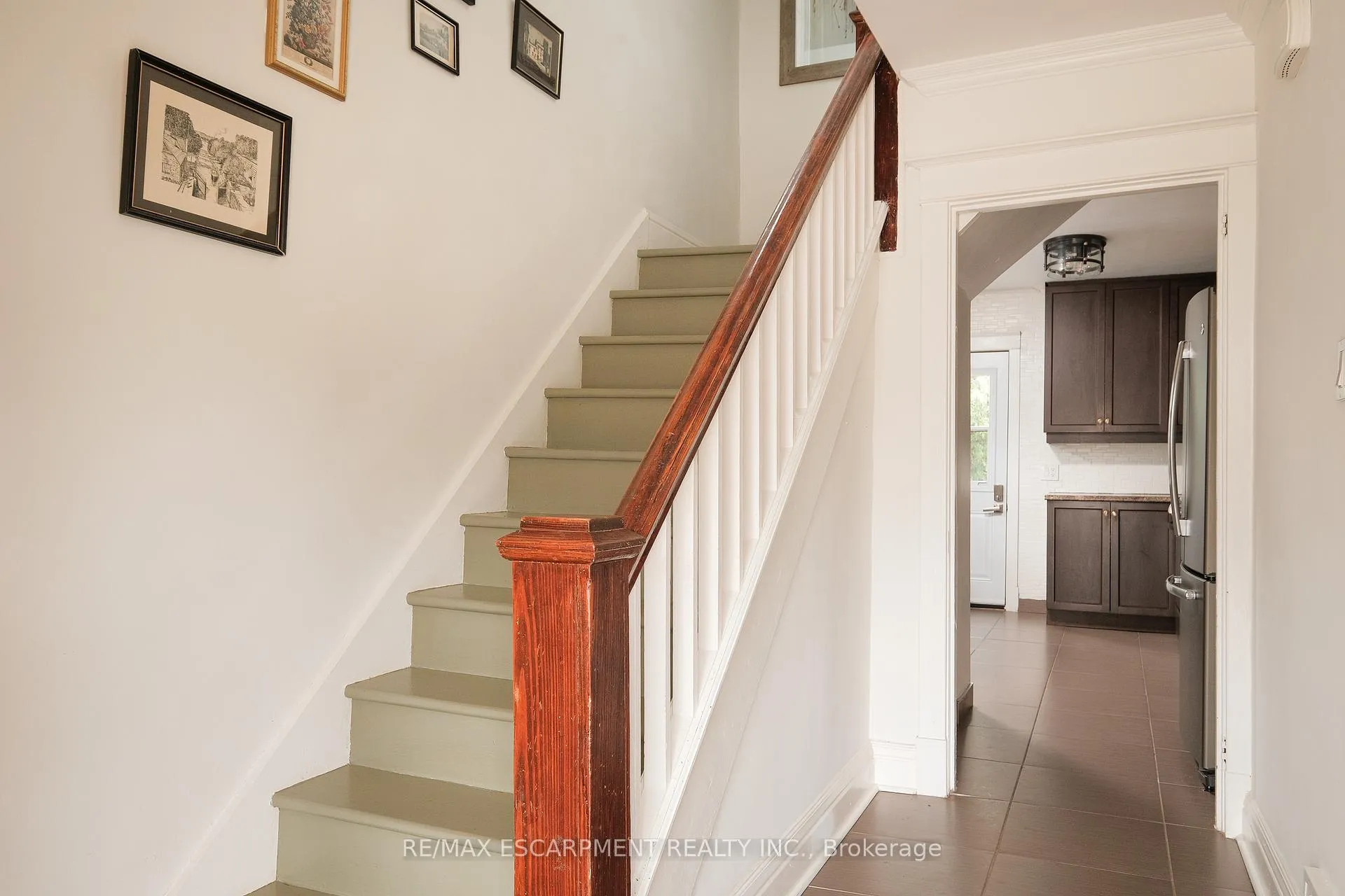 Photo 5 of 505 Queensdale Avenue E, Hamilton, Eastmount — HOMEH