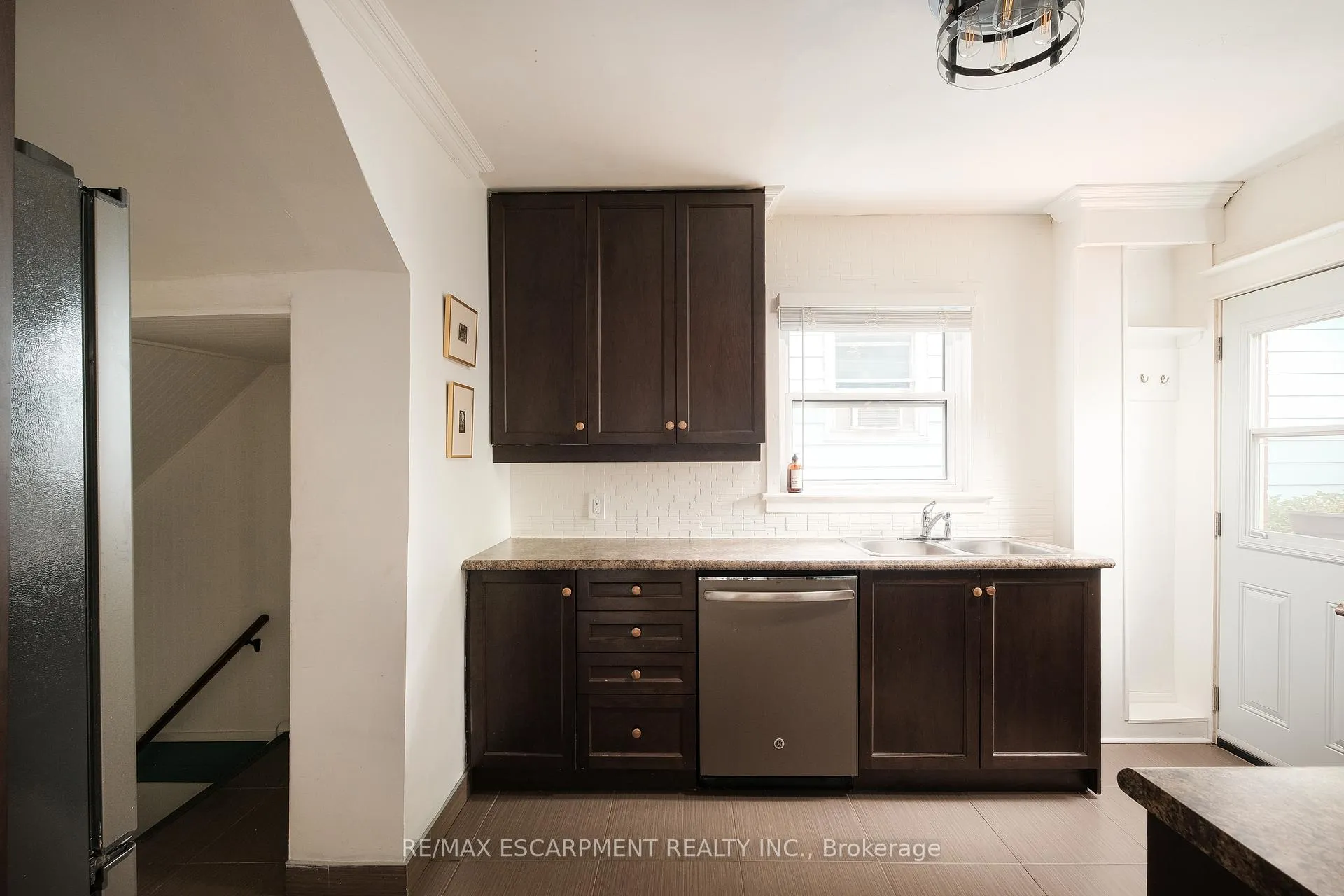 Photo 21 of 505 Queensdale Avenue E, Hamilton, Eastmount — HOMEH