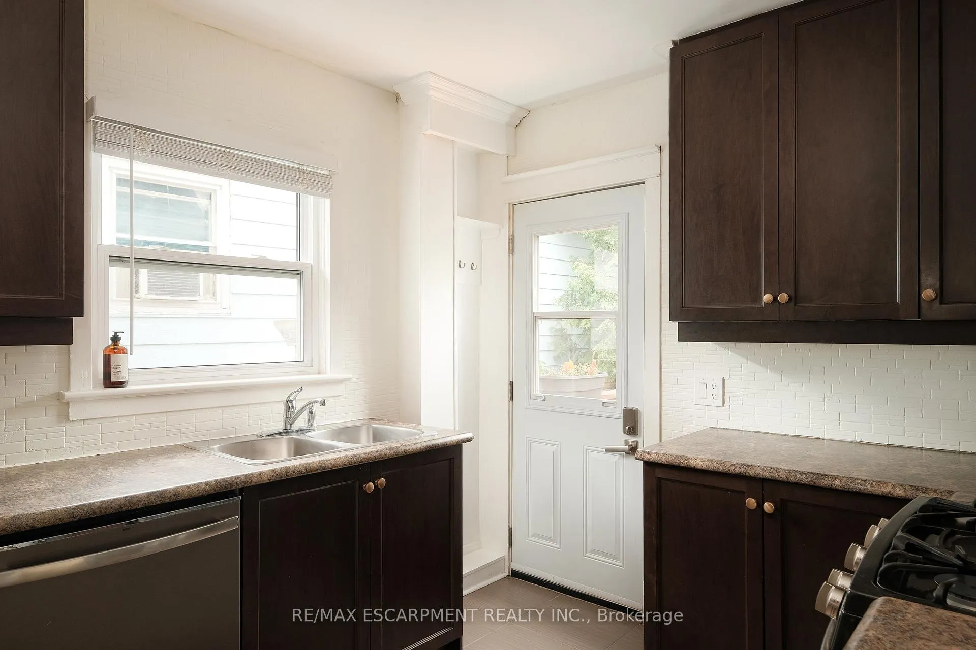 Photo 22 of 505 Queensdale Avenue E, Hamilton, Eastmount — HOMEH
