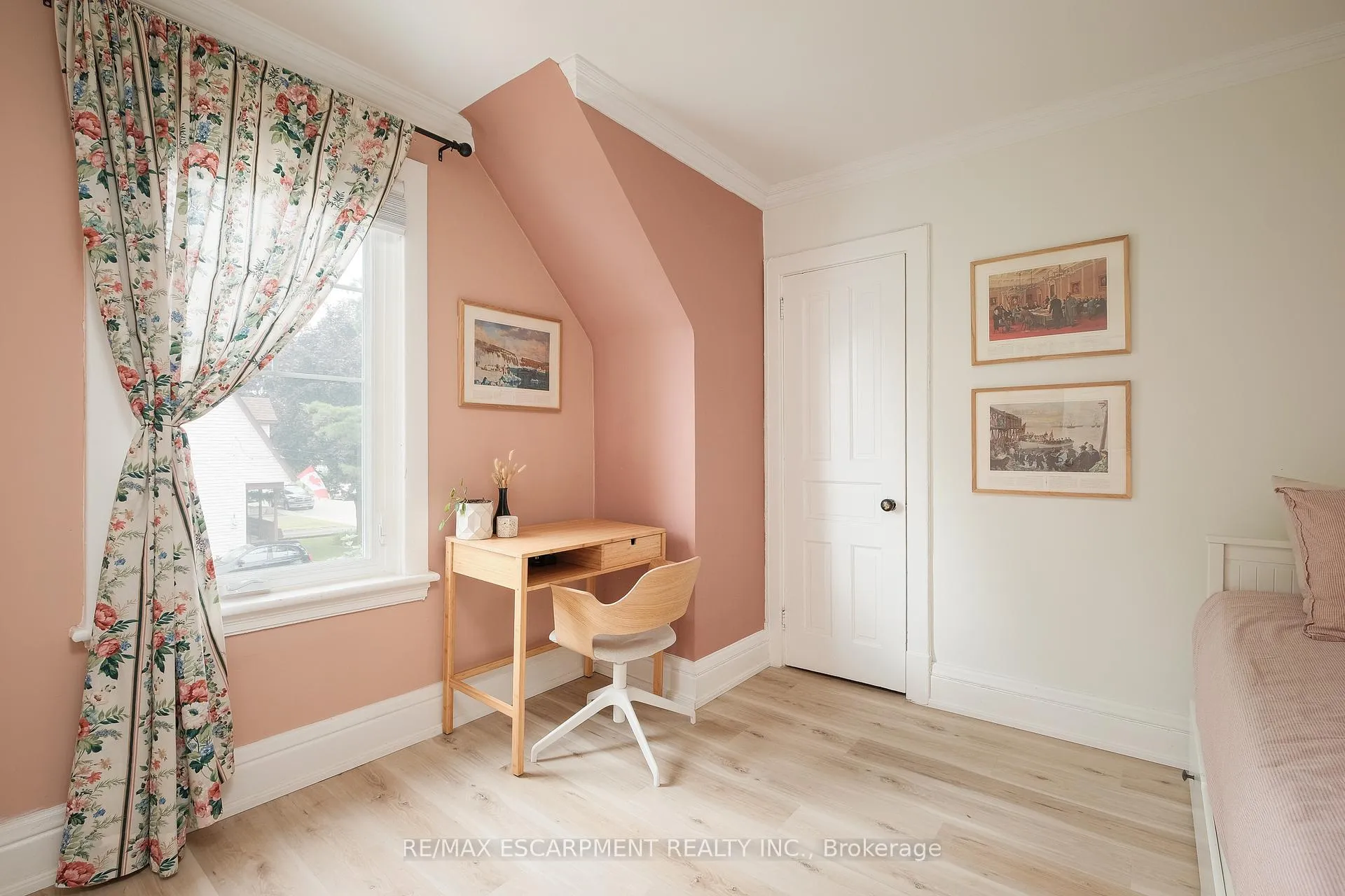 Photo 24 of 505 Queensdale Avenue E, Hamilton, Eastmount — HOMEH