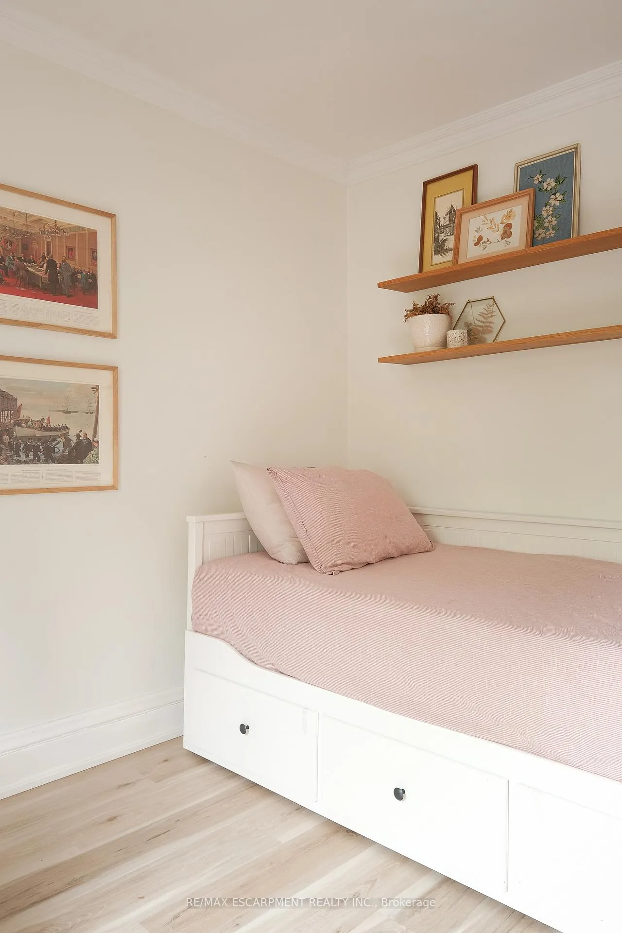 Photo 27 of 505 Queensdale Avenue E, Hamilton, Eastmount — HOMEH