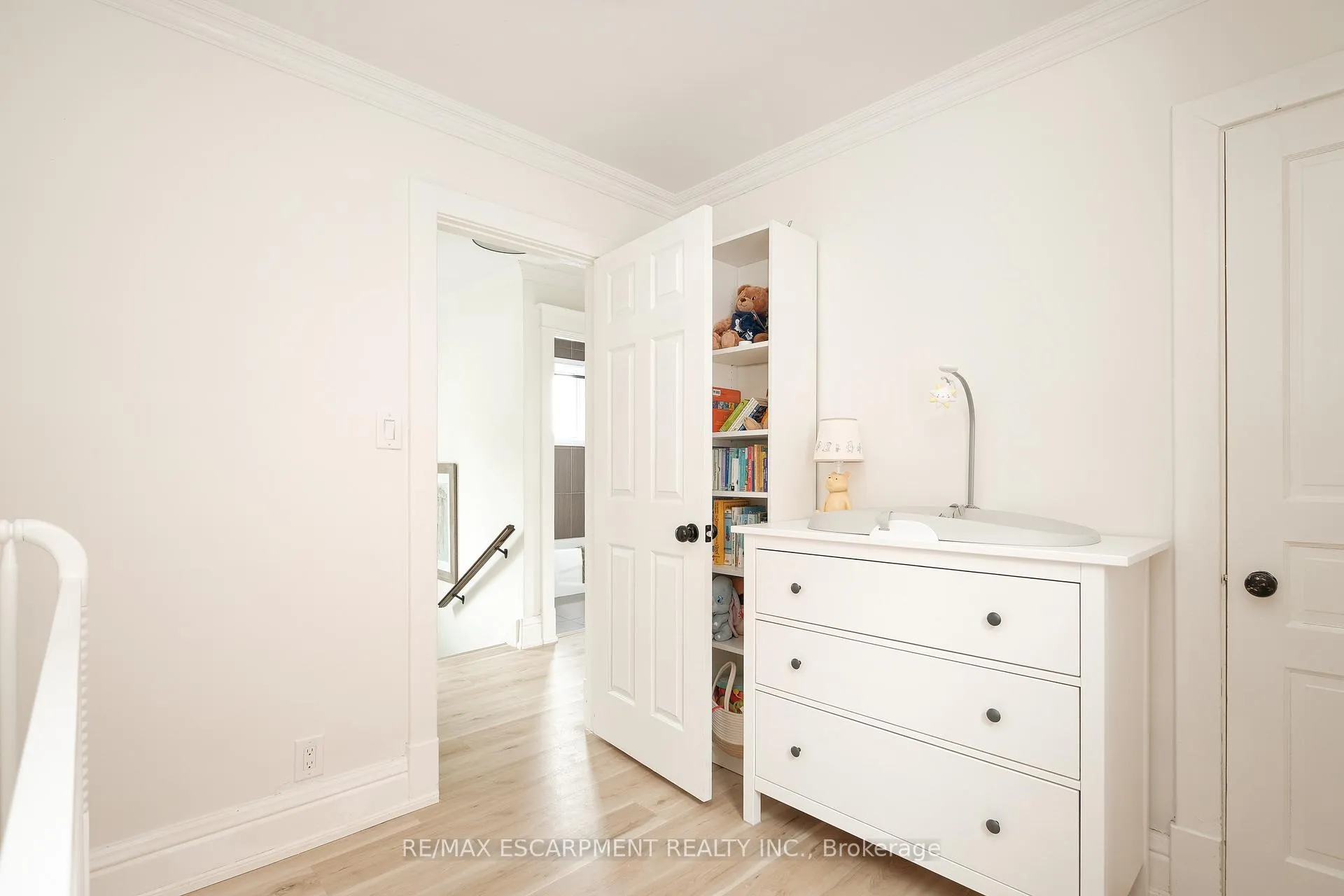 Photo 30 of 505 Queensdale Avenue E, Hamilton, Eastmount — HOMEH