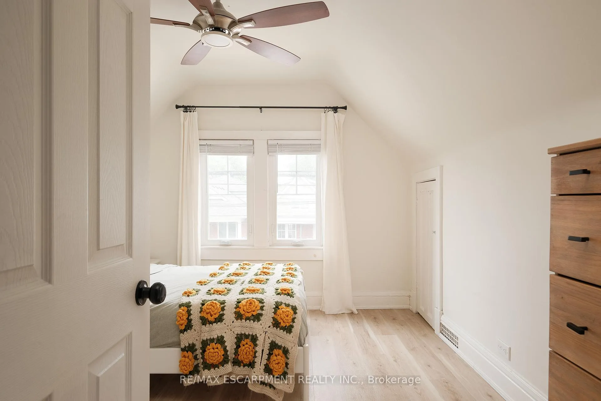 Photo 35 of 505 Queensdale Avenue E, Hamilton, Eastmount — HOMEH