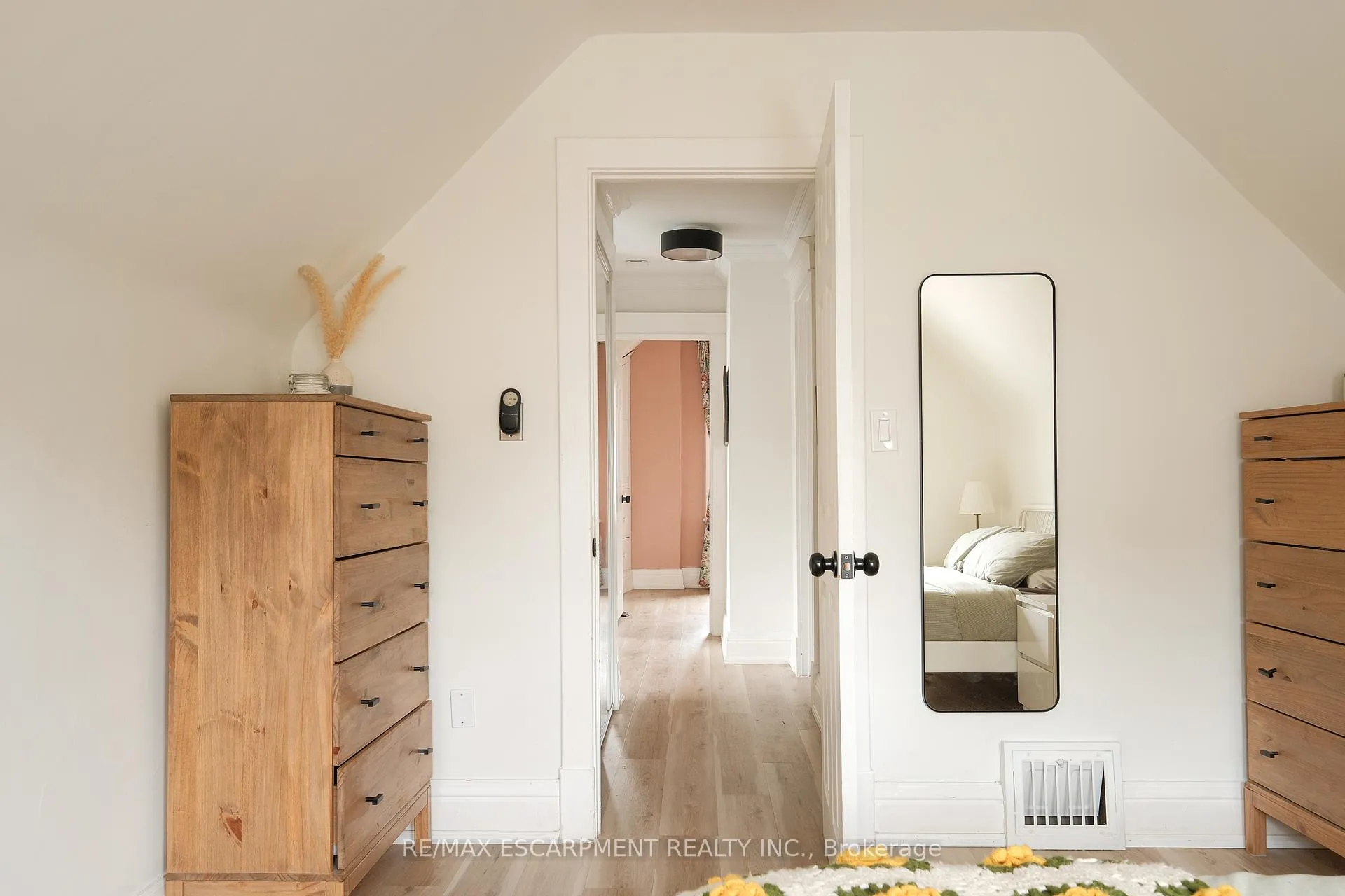 Photo 38 of 505 Queensdale Avenue E, Hamilton, Eastmount — HOMEH