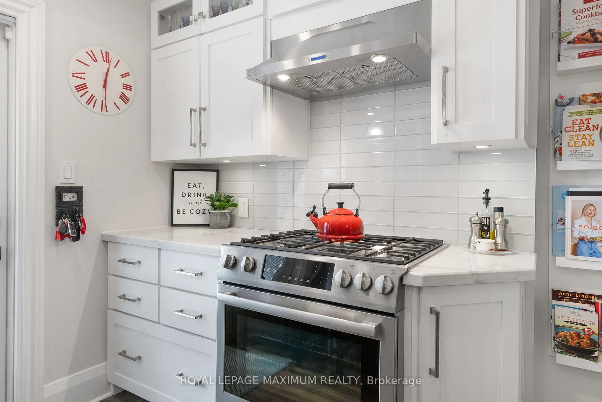 Photo 18 of 527 Merton Street, Toronto, Mount Pleasant East — HOMEH