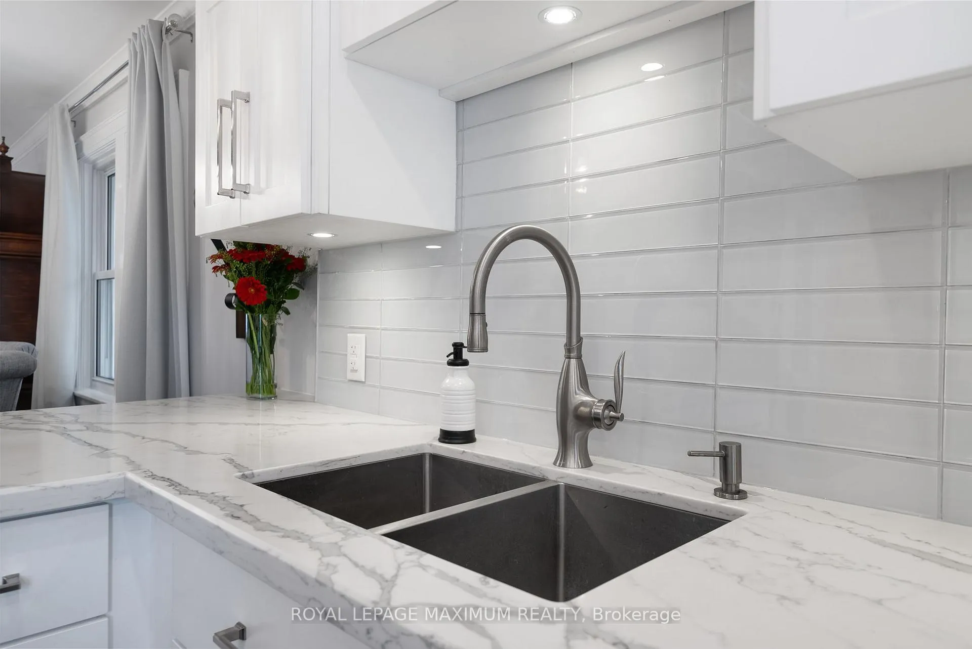 Photo 19 of 527 Merton Street, Toronto, Mount Pleasant East — HOMEH