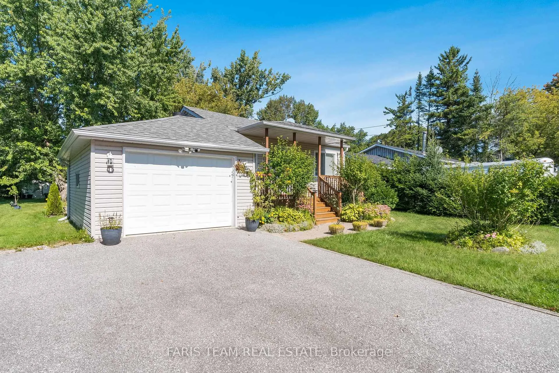 Photo 2 of 152 Silver Birch Crescent, Tay, Port McNicoll — HOMEH