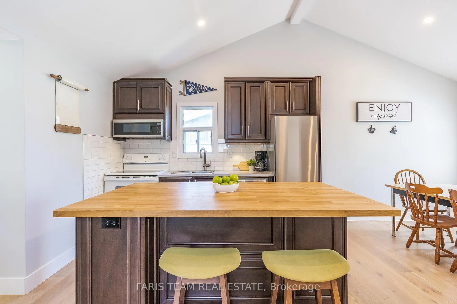 Photo 4 of 152 Silver Birch Crescent, Tay, Port McNicoll — HOMEH