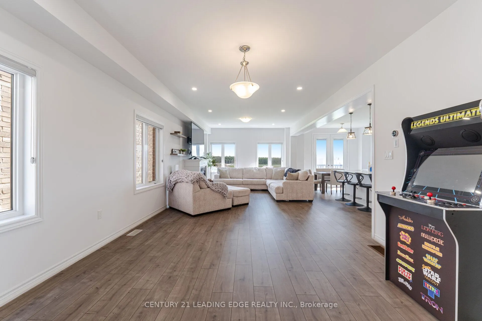 Photo 4 of 307 Ridley Crescent, Southgate — HOMEH