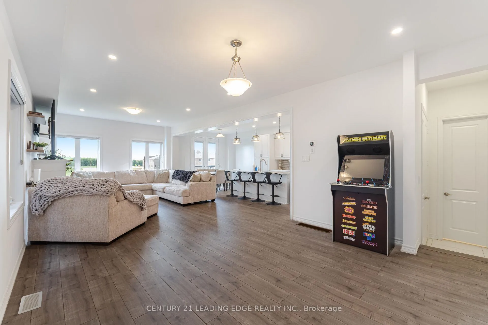 Photo 5 of 307 Ridley Crescent, Southgate — HOMEH