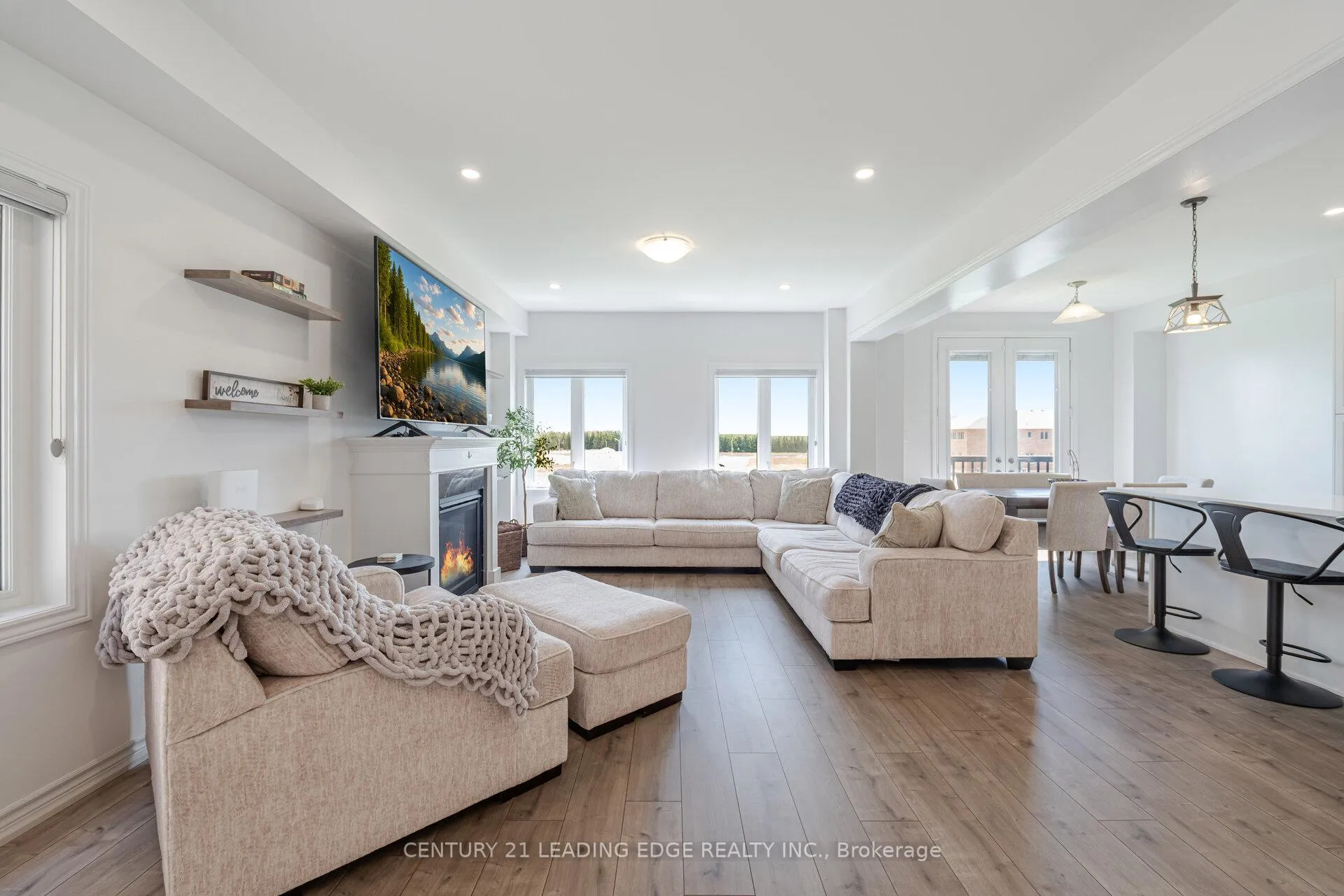 Photo 9 of 307 Ridley Crescent, Southgate — HOMEH