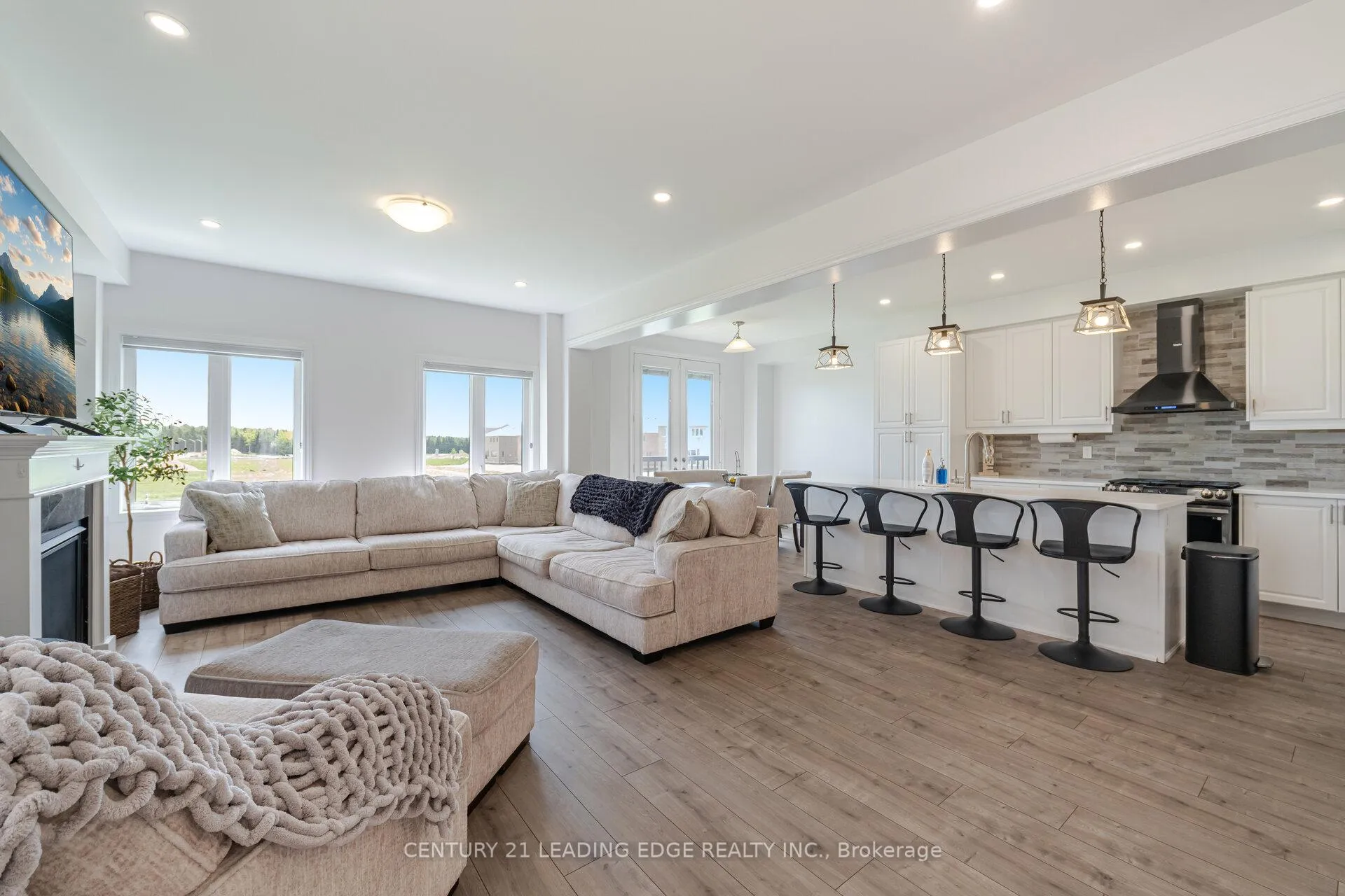 Photo 10 of 307 Ridley Crescent, Southgate — HOMEH