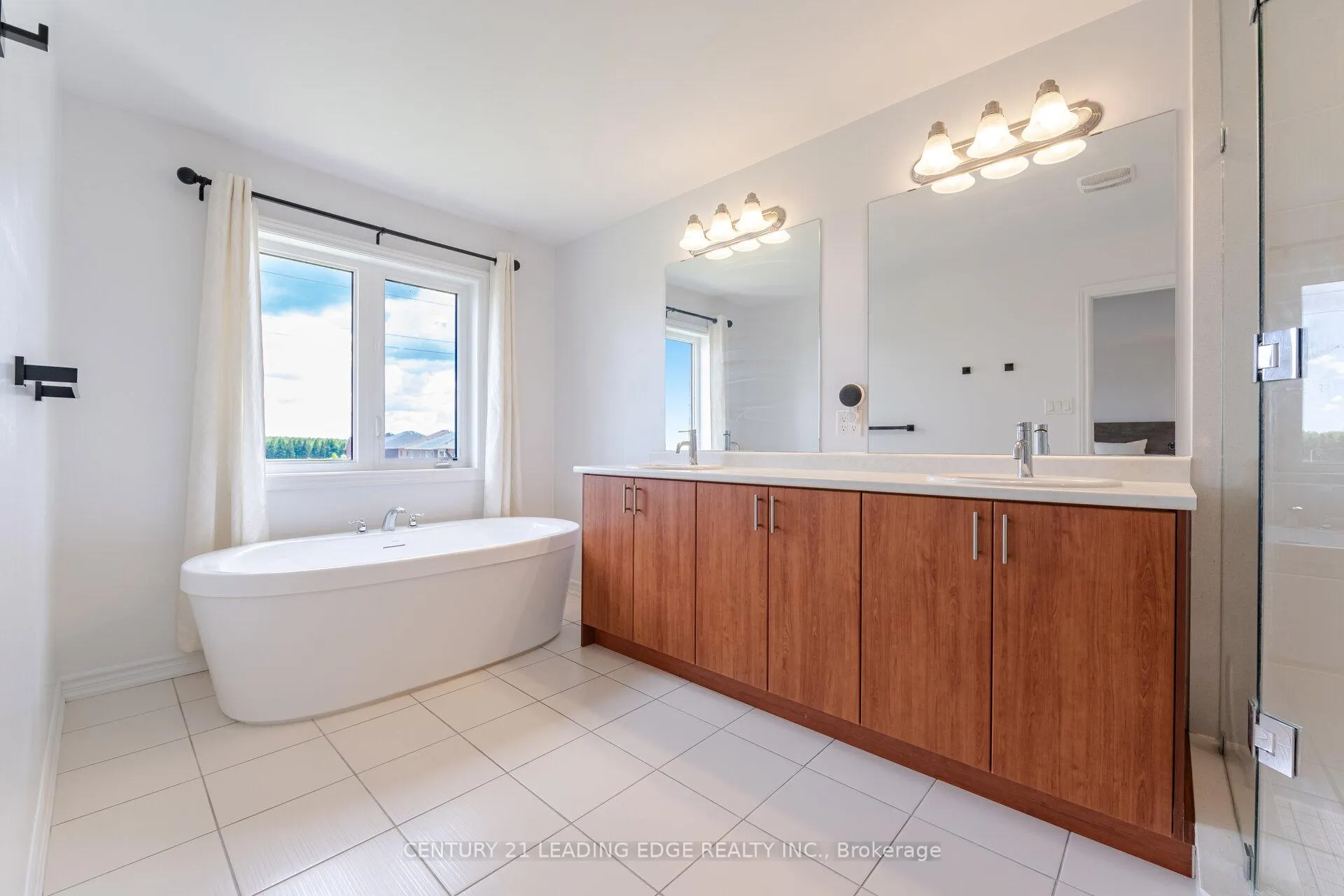 Photo 23 of 307 Ridley Crescent, Southgate — HOMEH