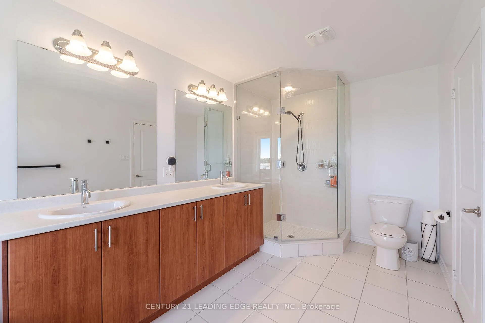 Photo 24 of 307 Ridley Crescent, Southgate — HOMEH