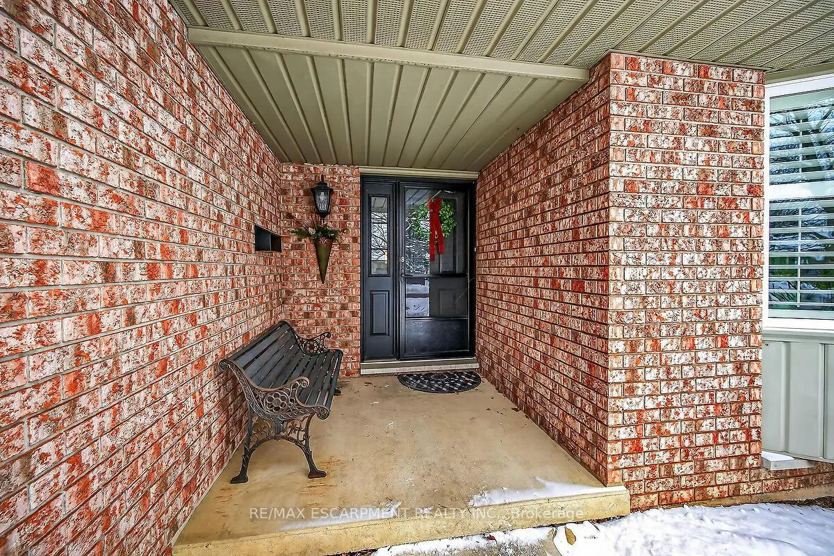 Photo 4 of 8316 Twenty Road E, Hamilton, Rural Glanbrook — HOMEH