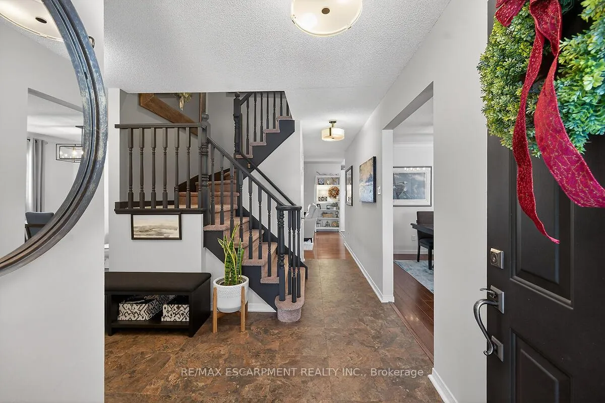 Photo 5 of 8316 Twenty Road E, Hamilton, Rural Glanbrook — HOMEH