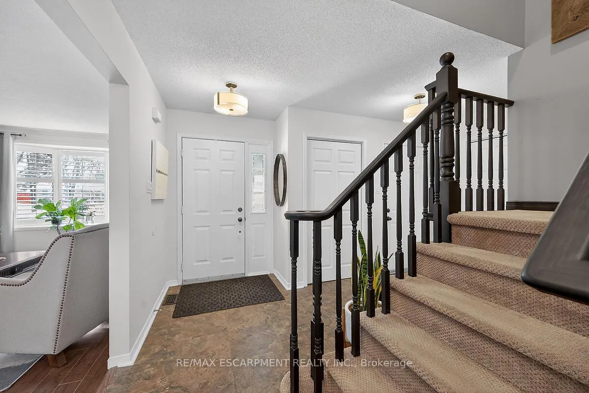 Photo 6 of 8316 Twenty Road E, Hamilton, Rural Glanbrook — HOMEH