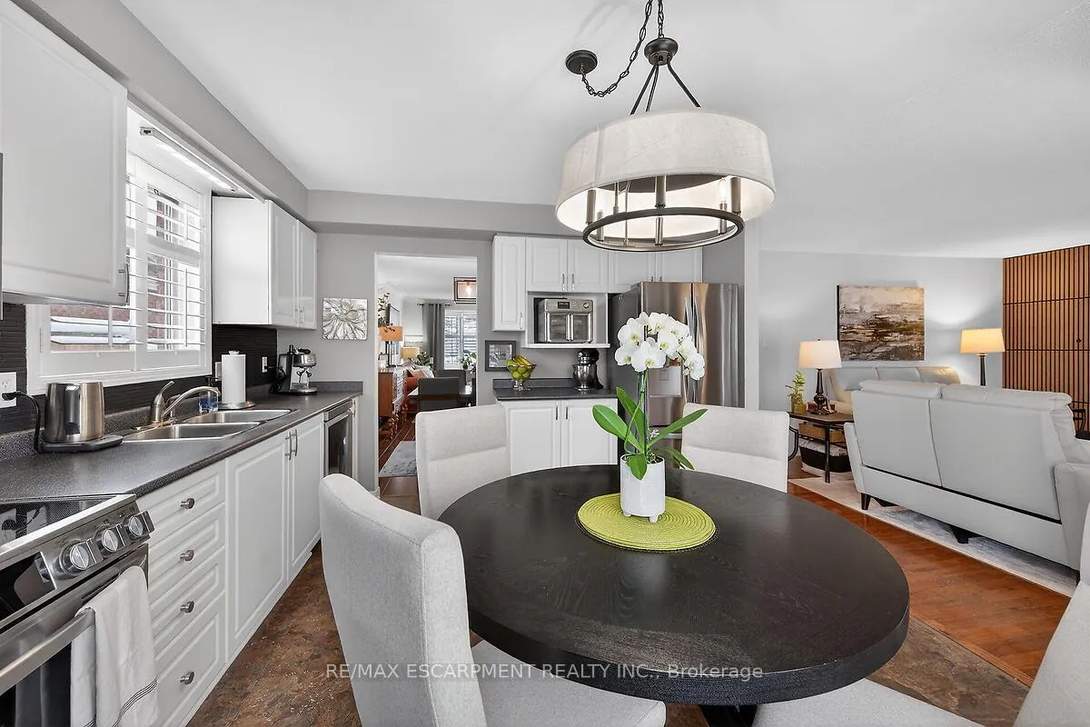 Photo 16 of 8316 Twenty Road E, Hamilton, Rural Glanbrook — HOMEH