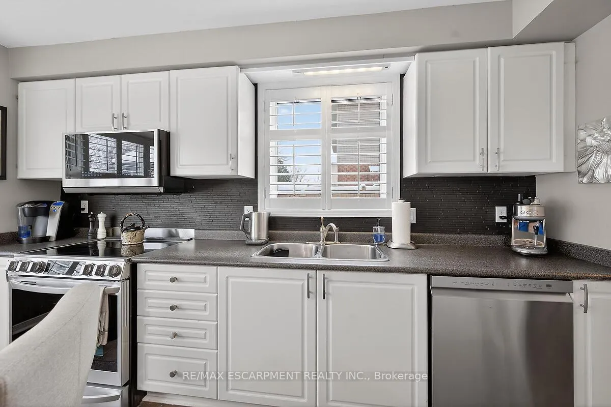 Photo 18 of 8316 Twenty Road E, Hamilton, Rural Glanbrook — HOMEH