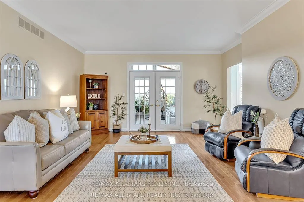Photo 5 of 25 Sylvester Drive, Kawartha Lakes, Lindsay — HOMEH