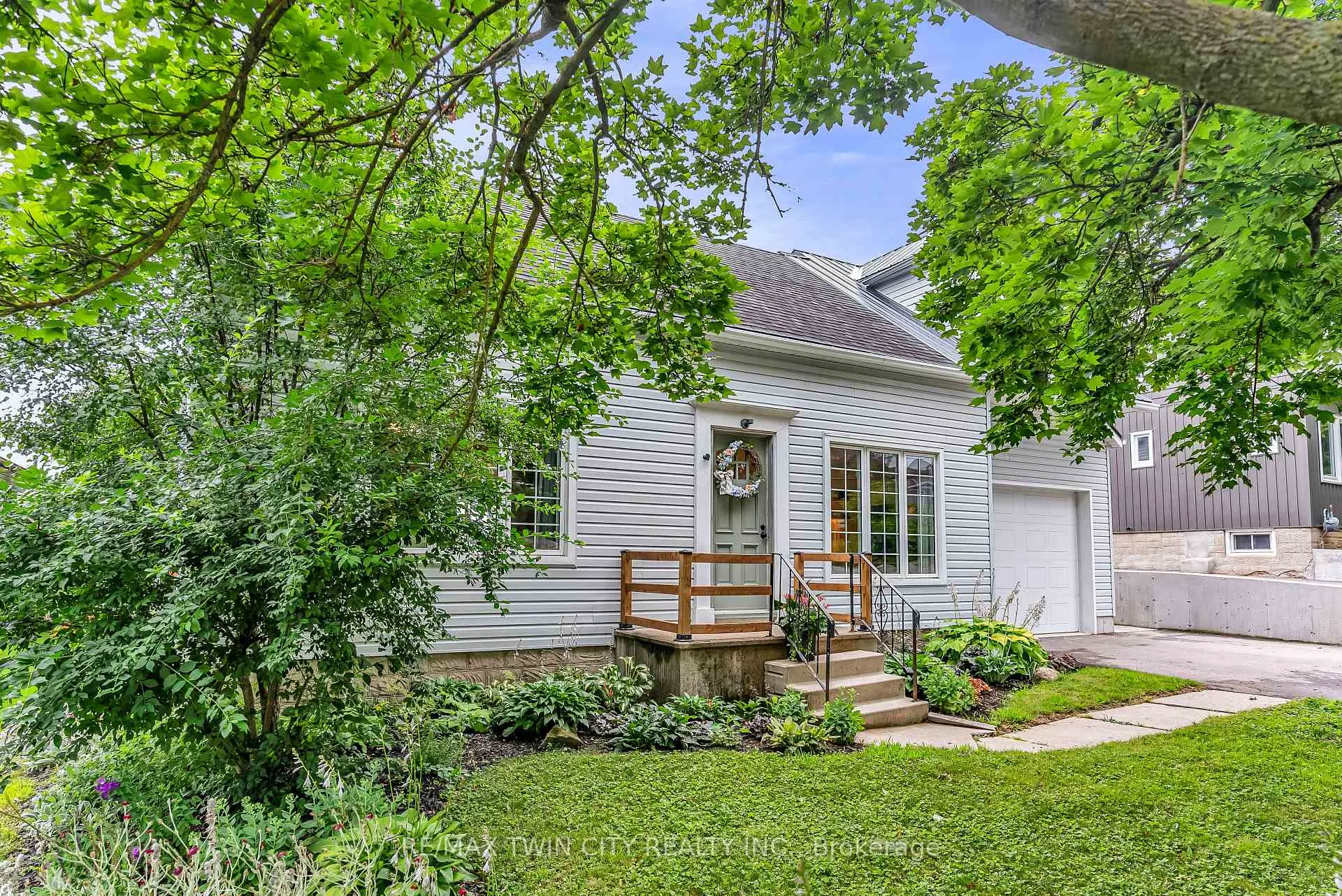 Photo 2 of 3464 Lobsinger Line, Wellesley — HOMEH