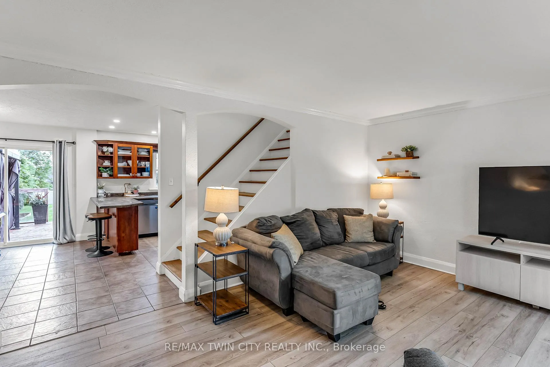Photo 4 of 3464 Lobsinger Line, Wellesley — HOMEH