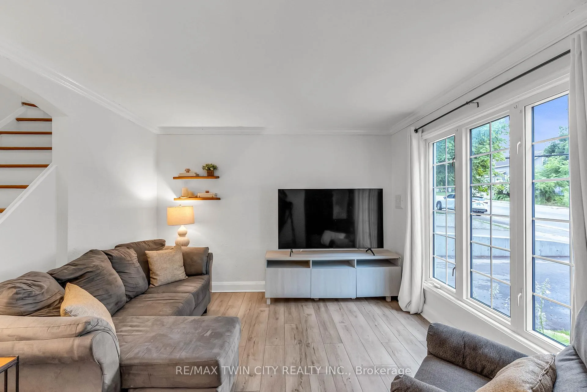 Photo 5 of 3464 Lobsinger Line, Wellesley — HOMEH