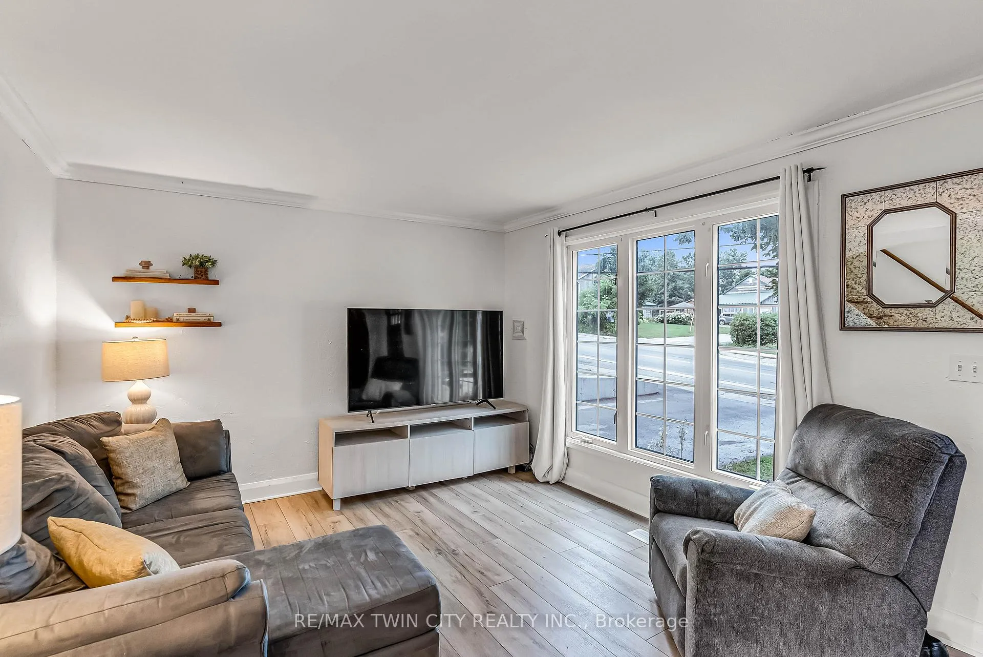 Photo 6 of 3464 Lobsinger Line, Wellesley — HOMEH