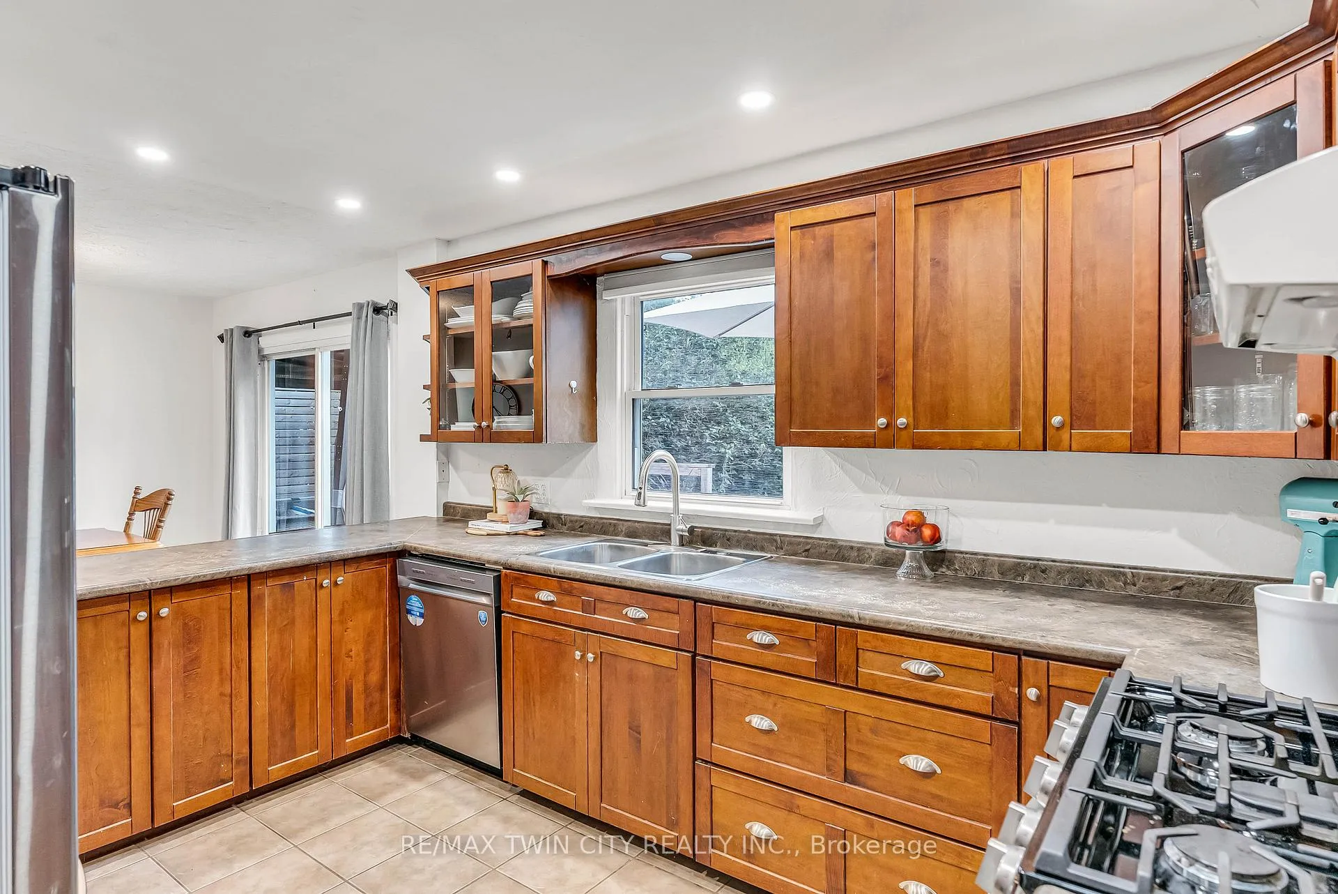 Photo 9 of 3464 Lobsinger Line, Wellesley — HOMEH