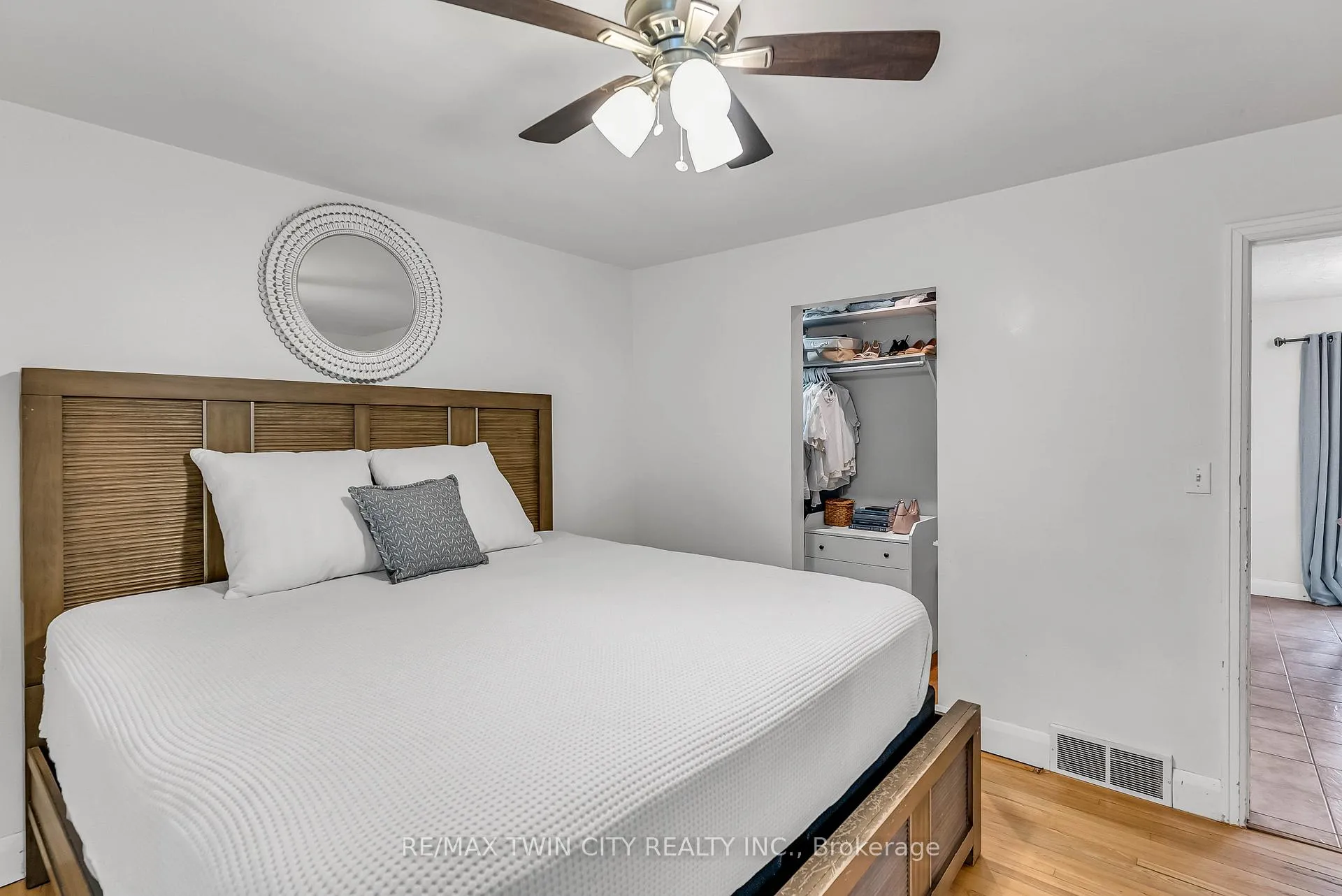 Photo 15 of 3464 Lobsinger Line, Wellesley — HOMEH